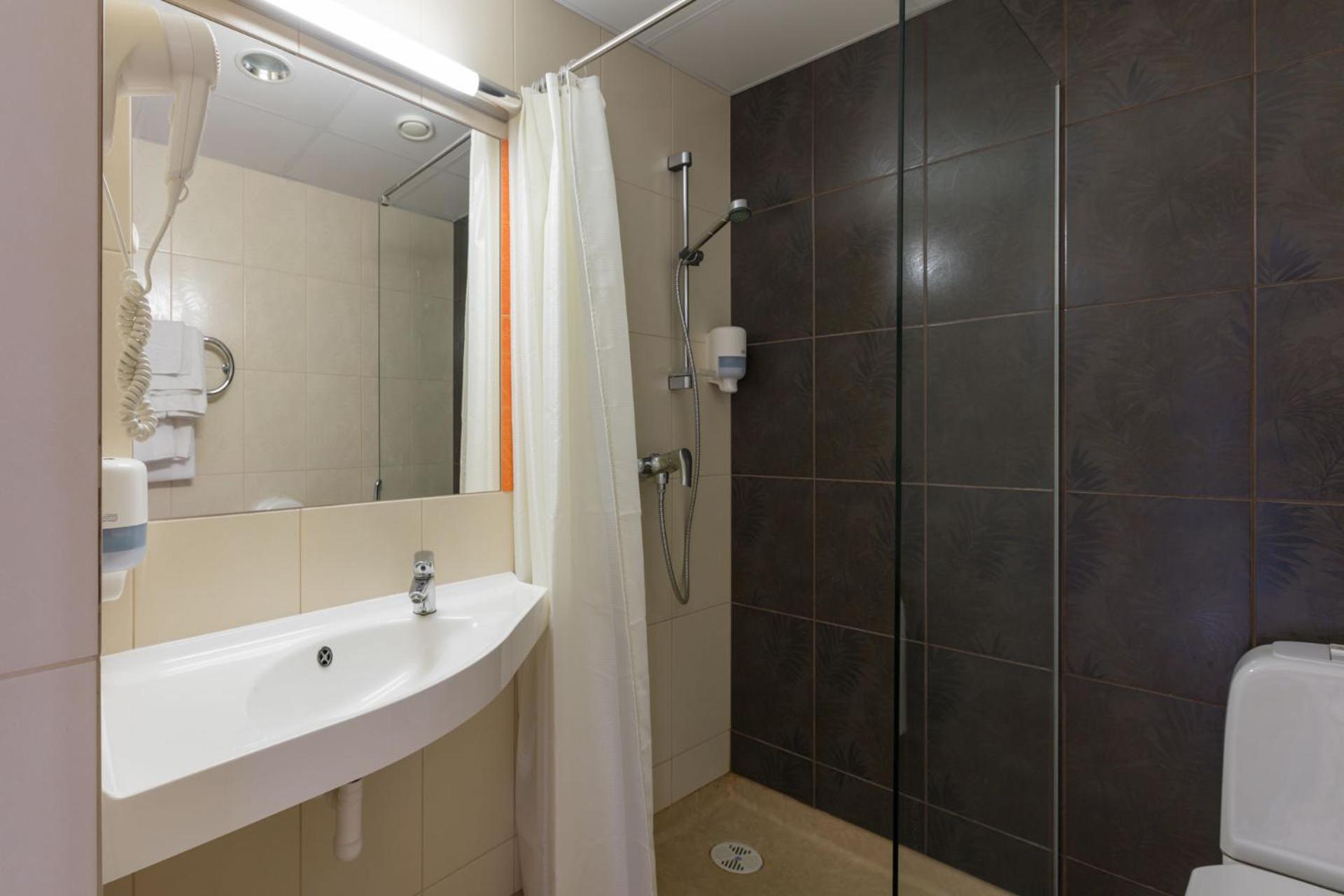 Superior Twin with balcony & Spa access - Photo 2