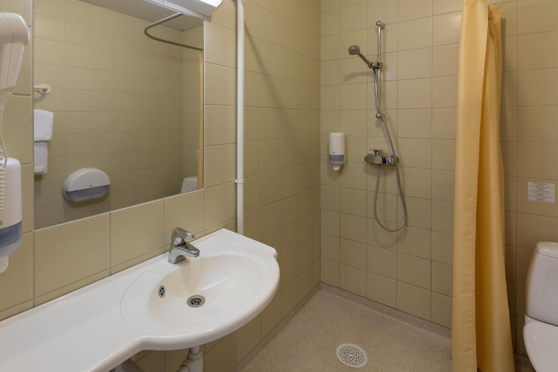 Superior Twin with balcony & Spa access - Photo 7