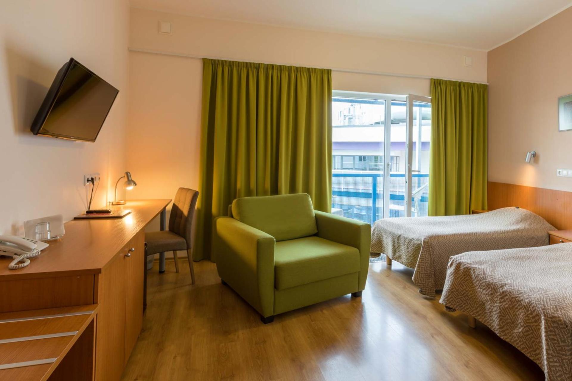 Superior Twin with balcony & Spa access - Photo 5