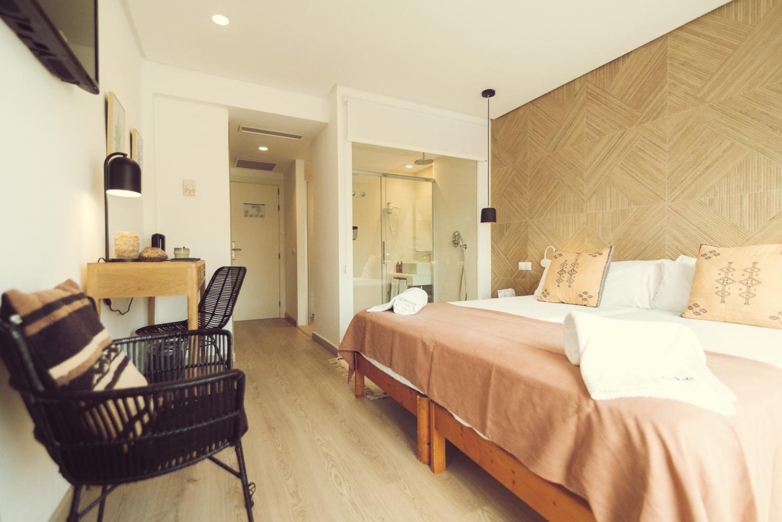 Double Room - Photo 11