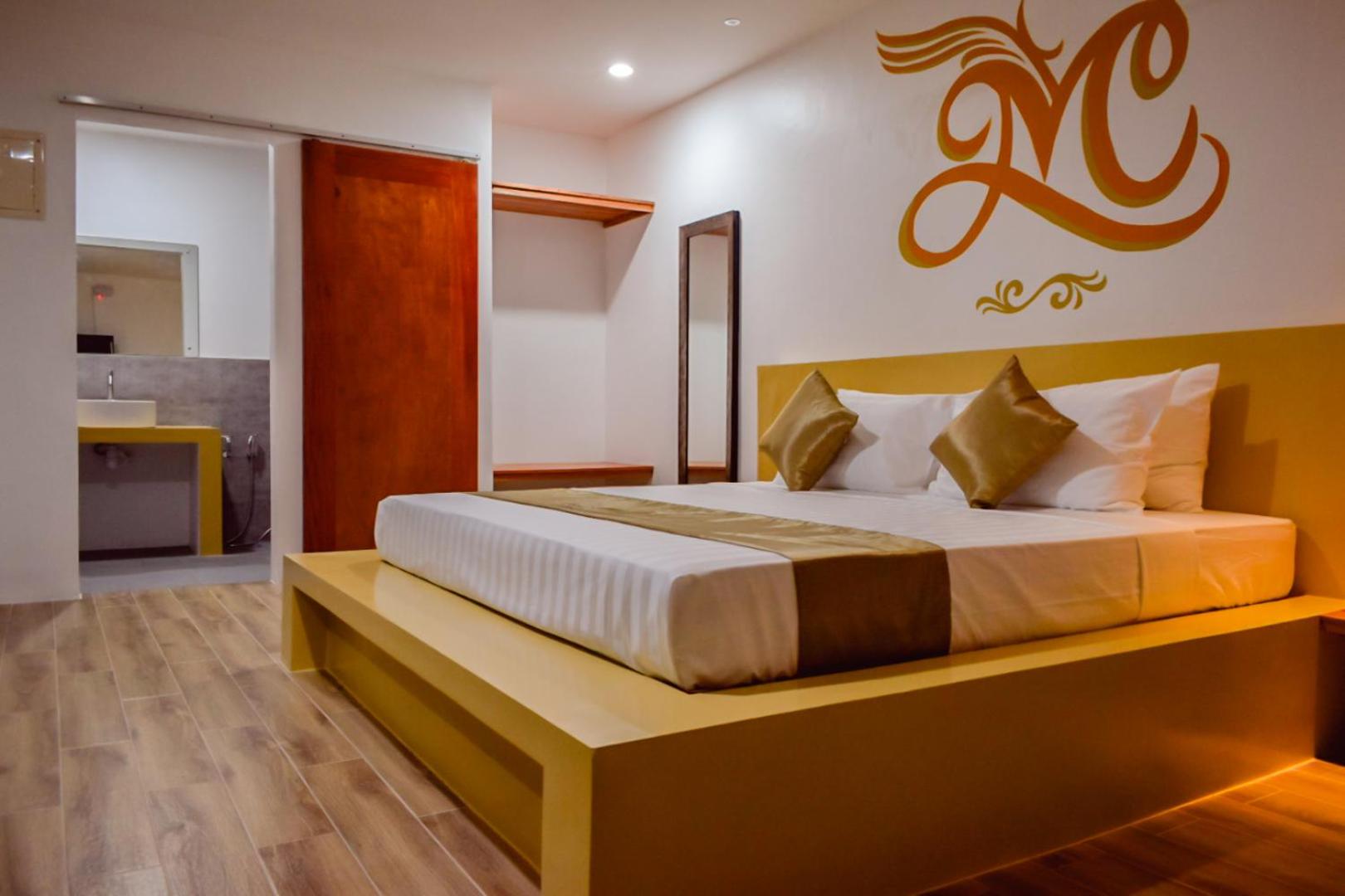 One-Bedroom Villa with Private Pool - Photo 31