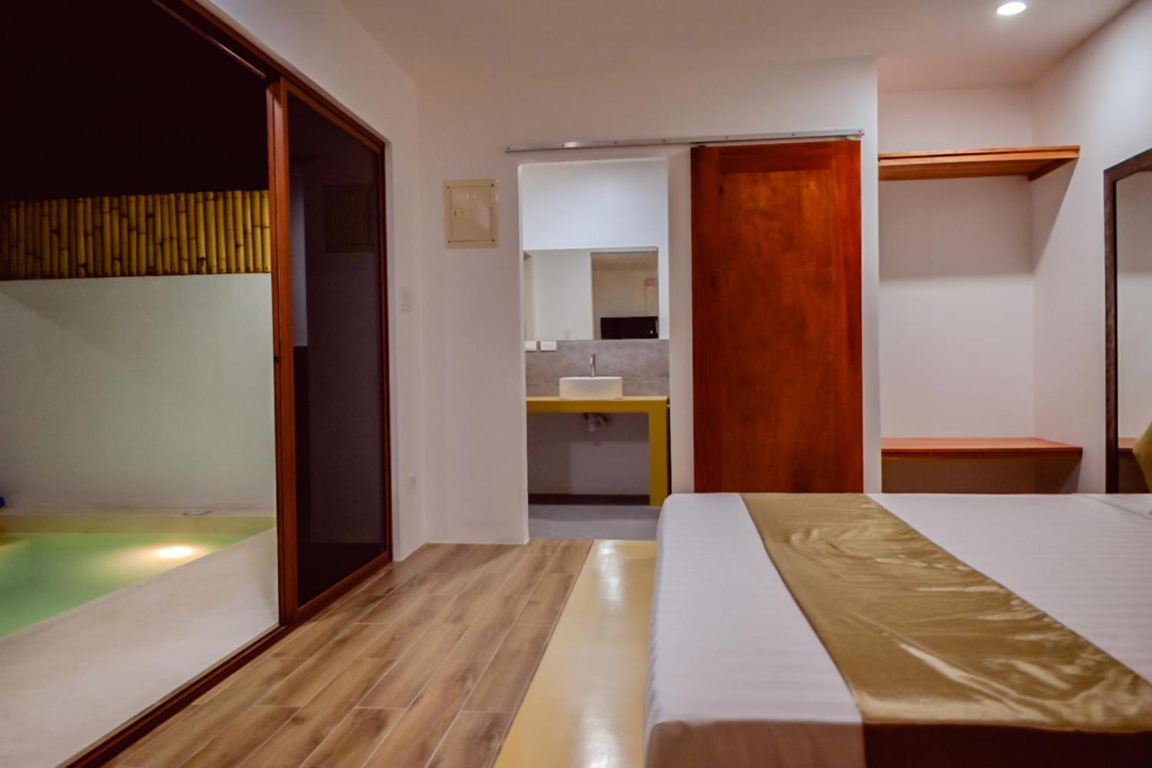 One-Bedroom Villa with Private Pool - Photo 41