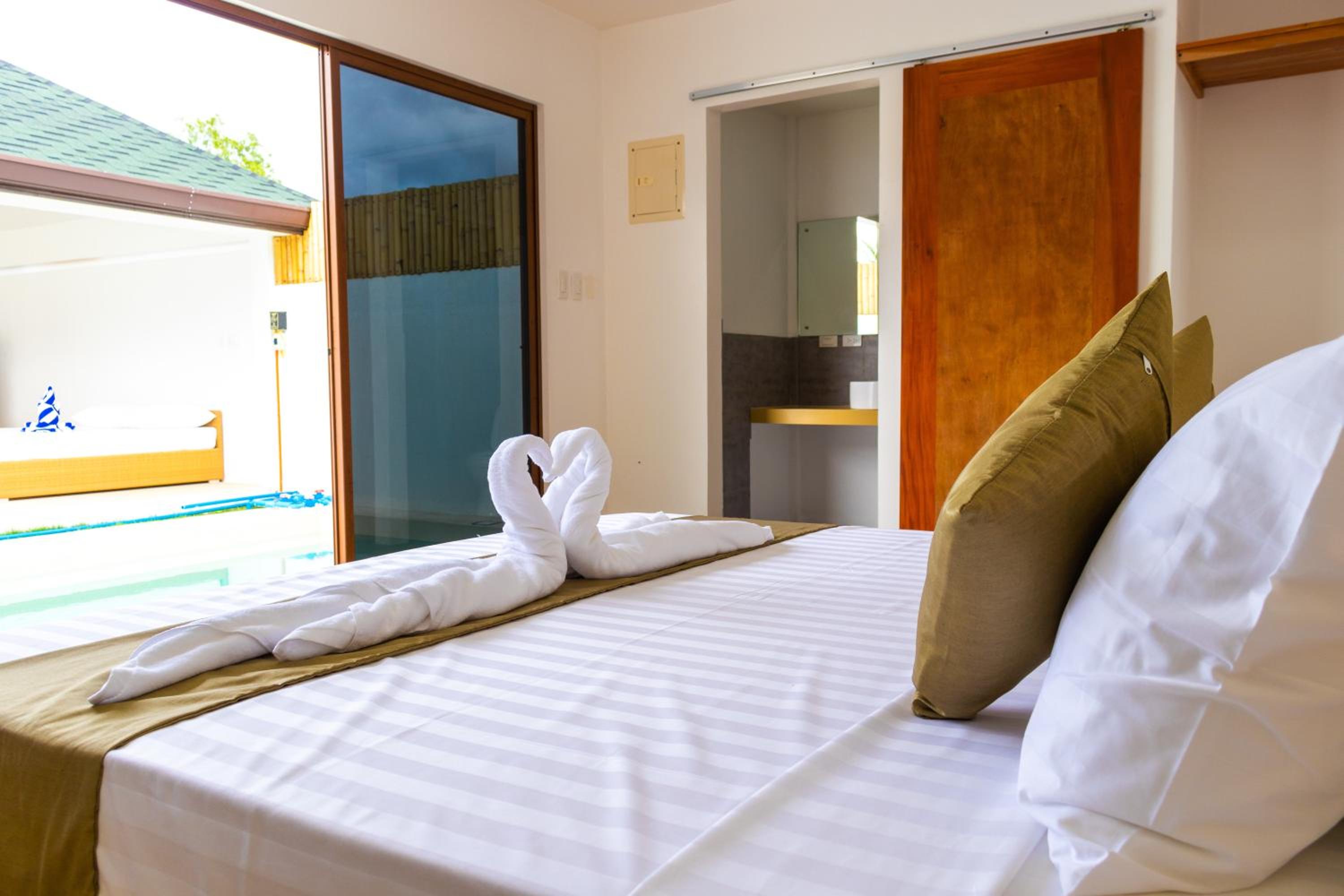 One-Bedroom Villa with Private Pool - Photo 29