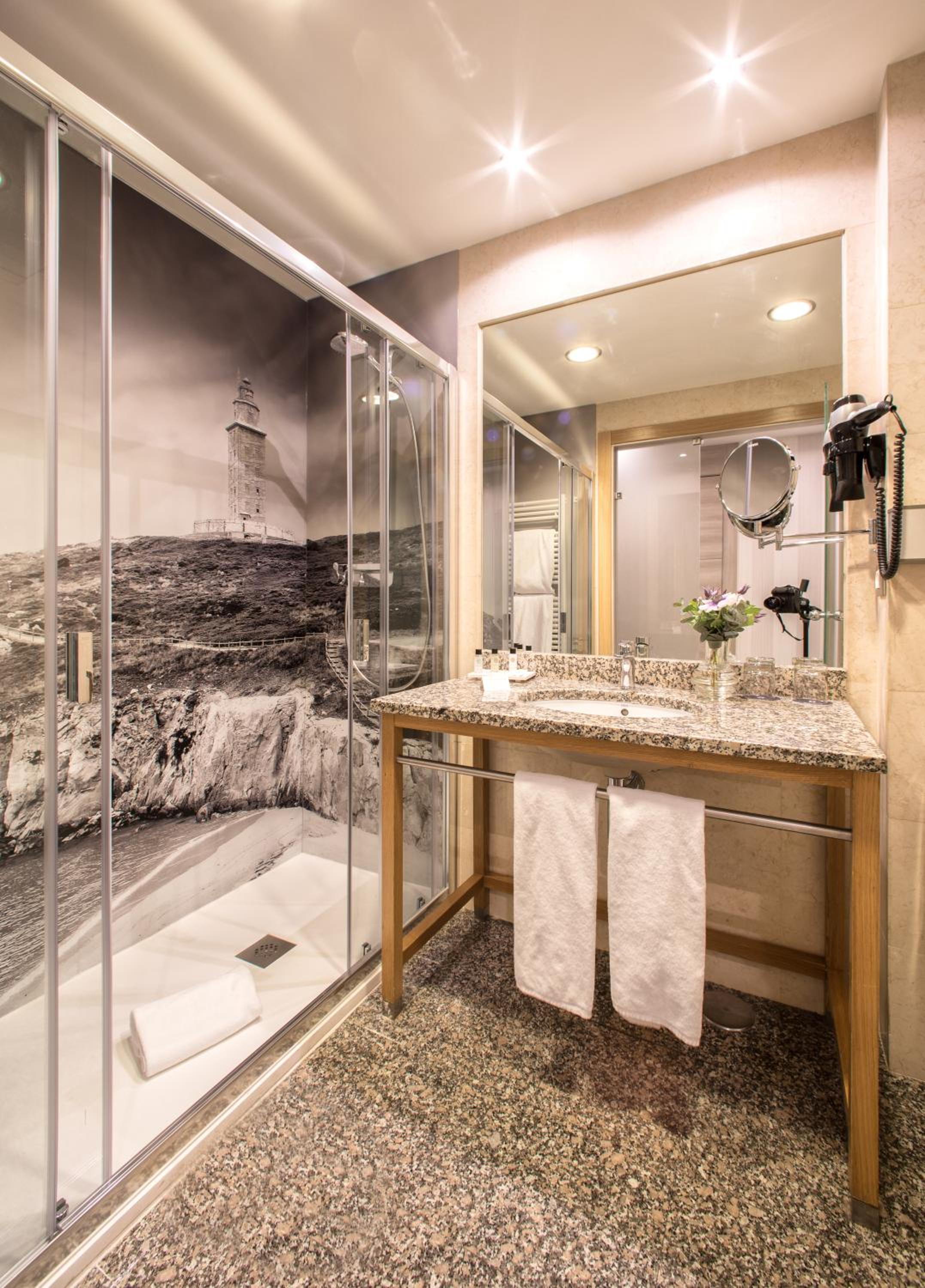 Standard Double or Twin Room - Photo 4
