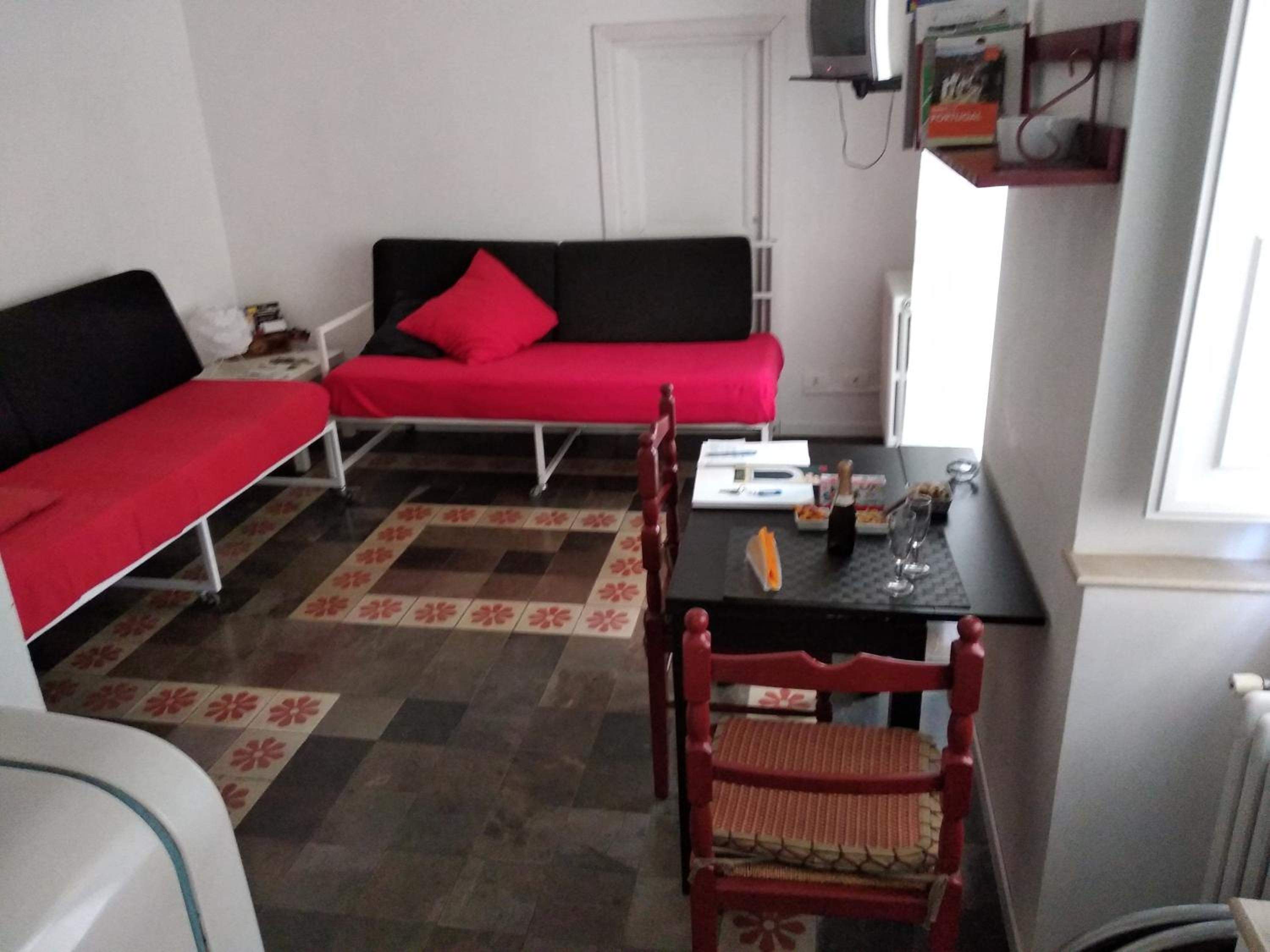 One-Bedroom Apartment - Photo 1