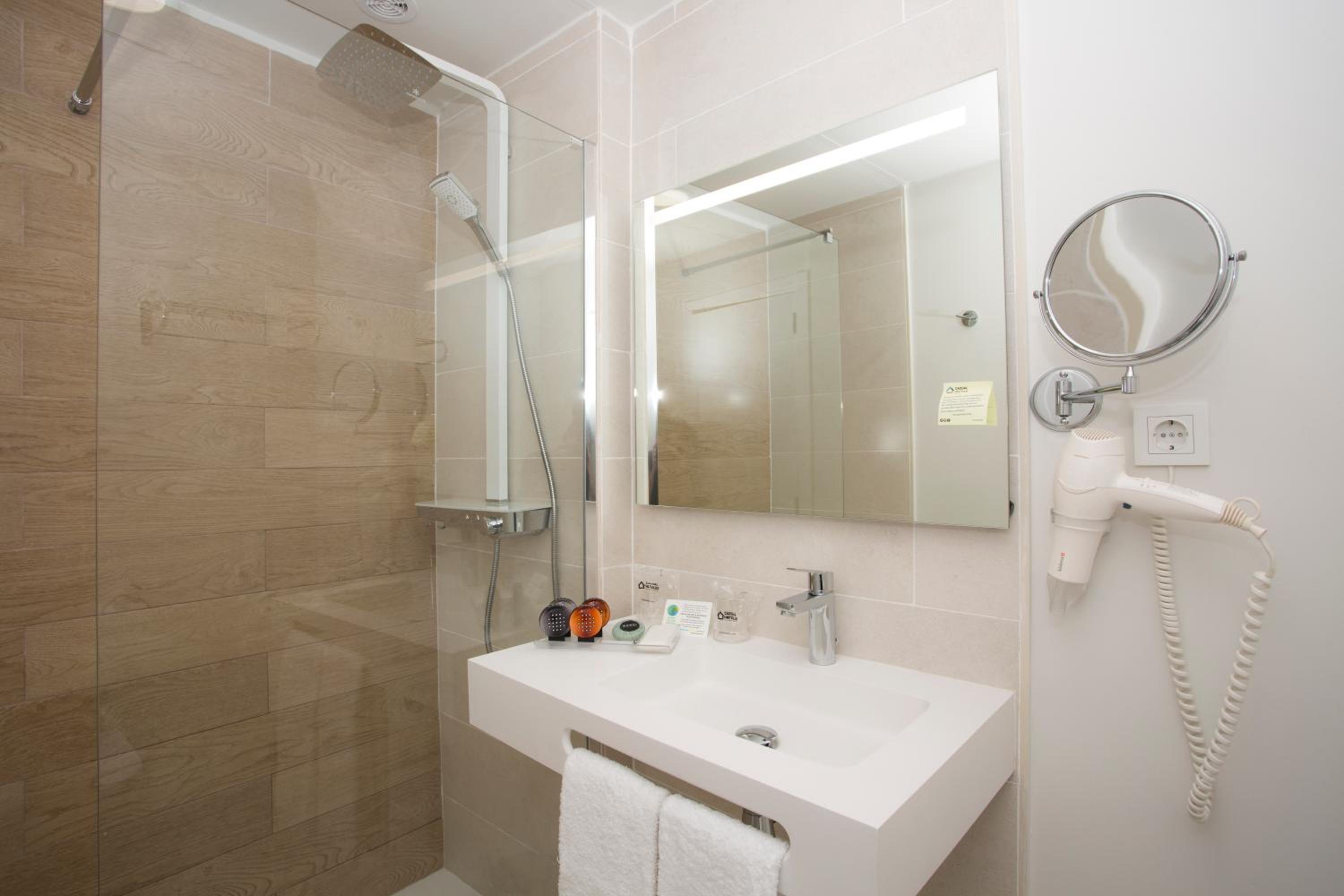 Twin Room - Photo 14