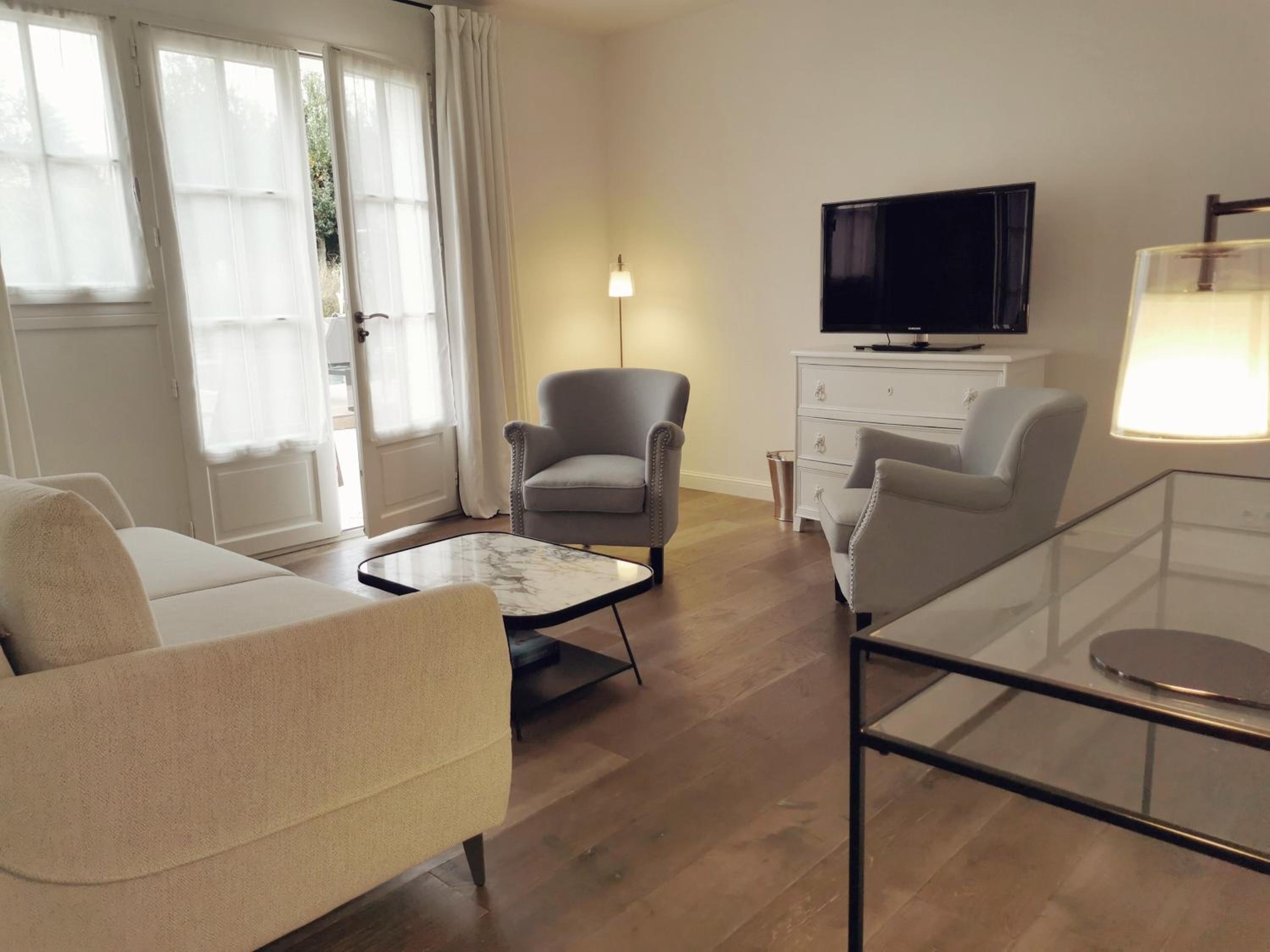 Deluxe Suite - Photo 8