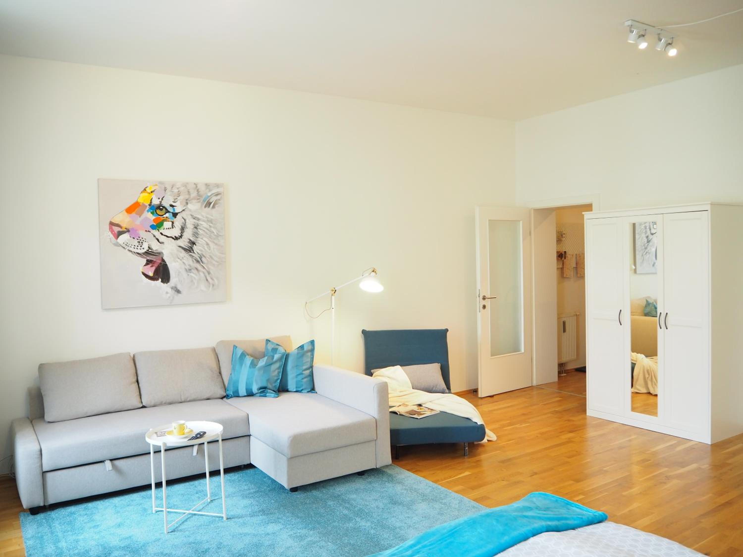Studio Apartment - Photo 14