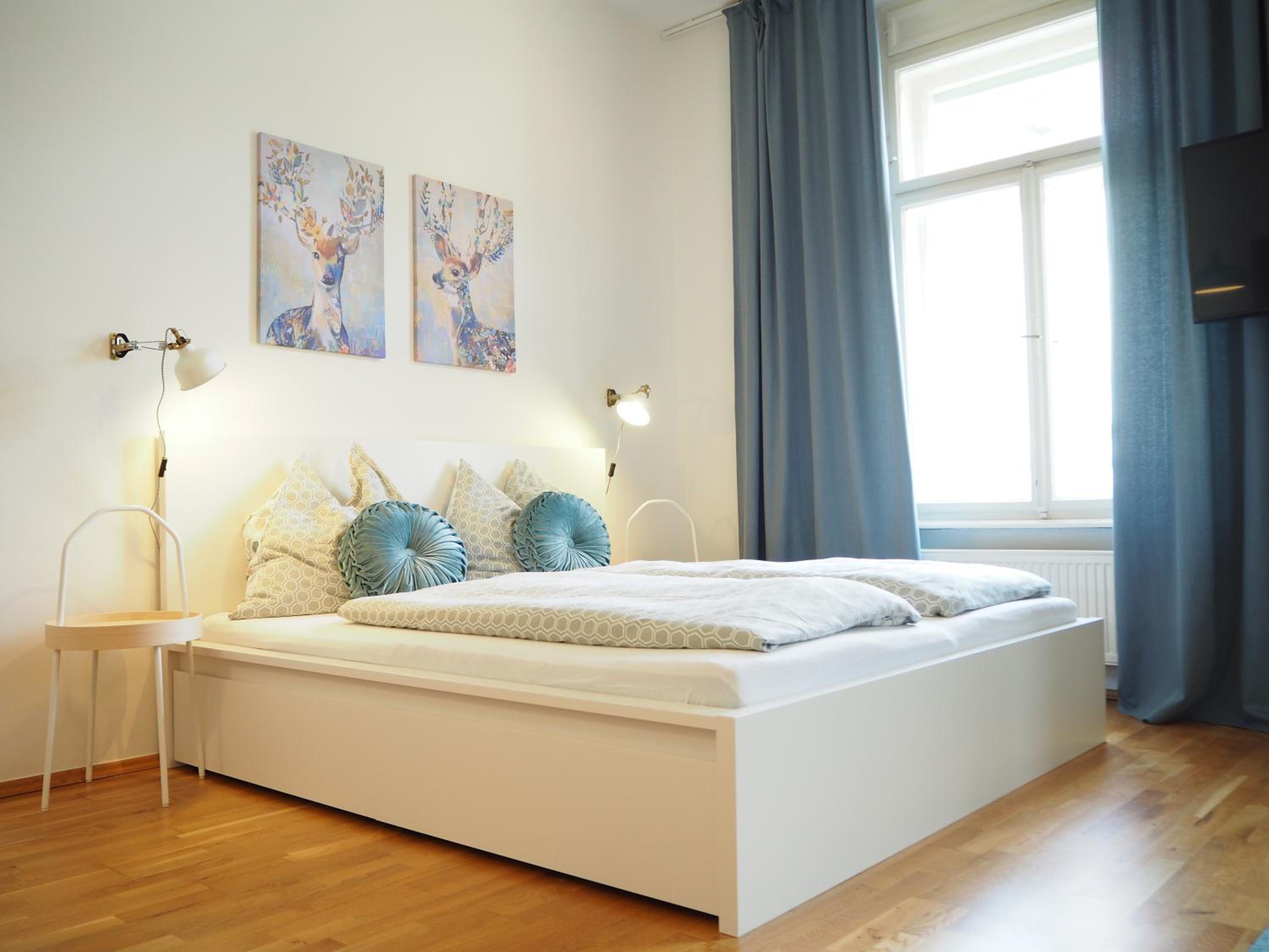Studio Apartment - Photo 1