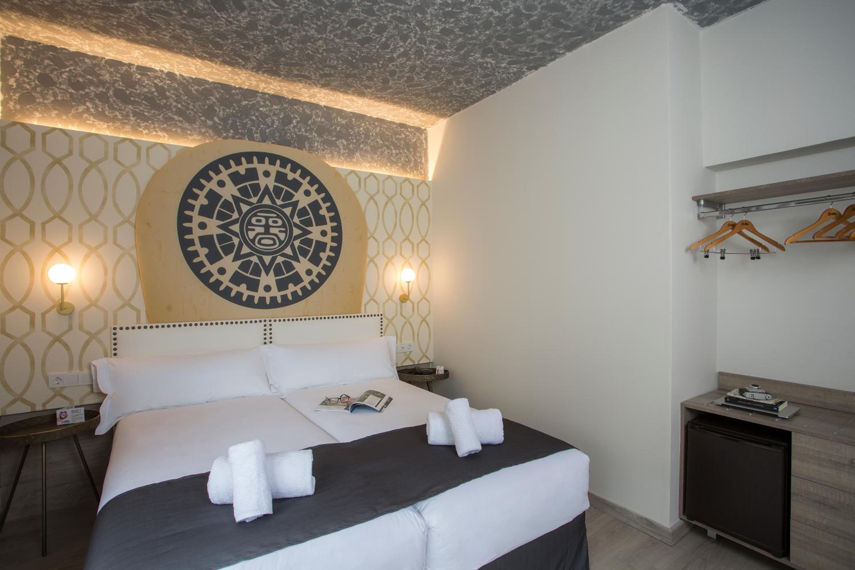 Twin Room - Photo 19