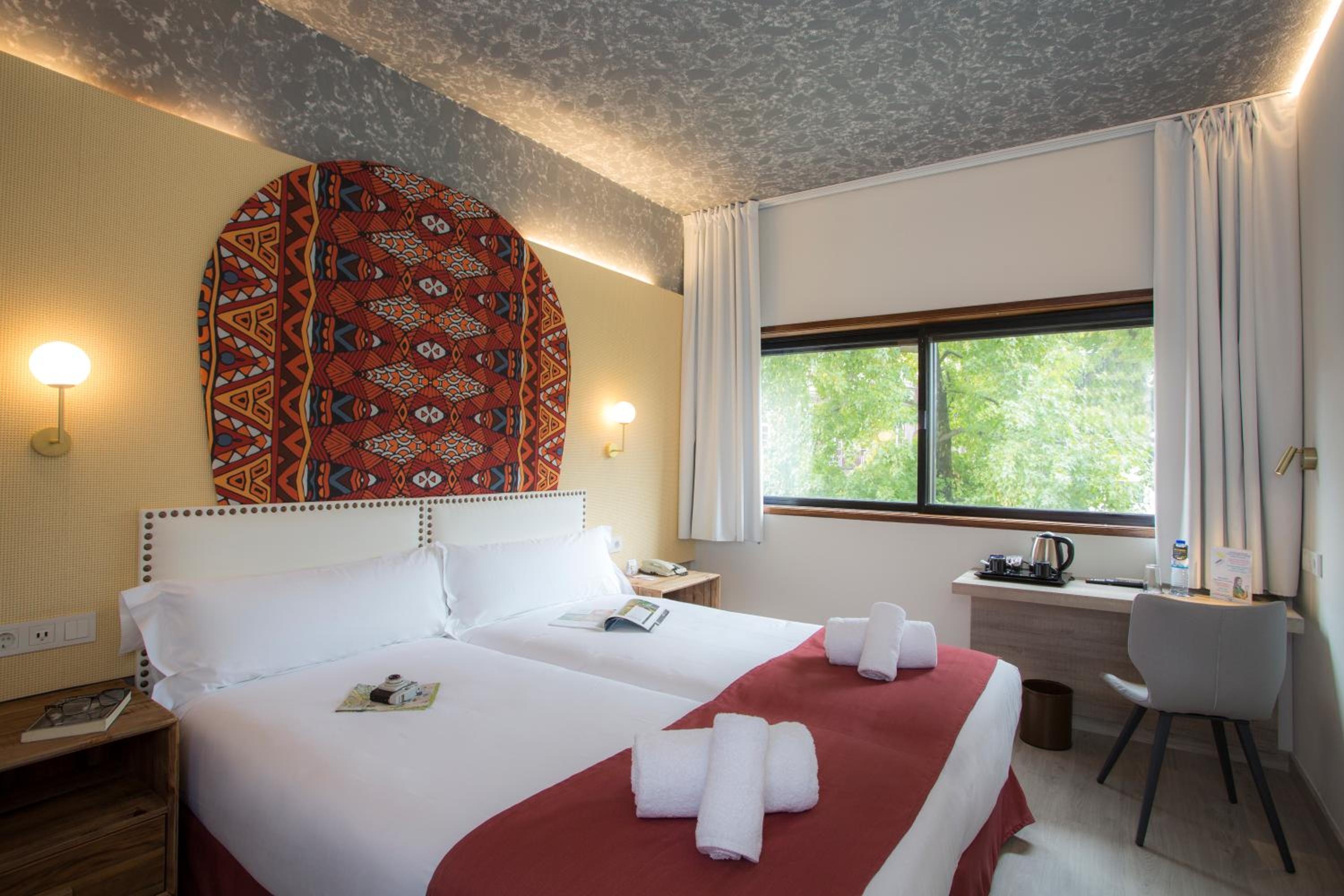 Twin Room - Photo 18