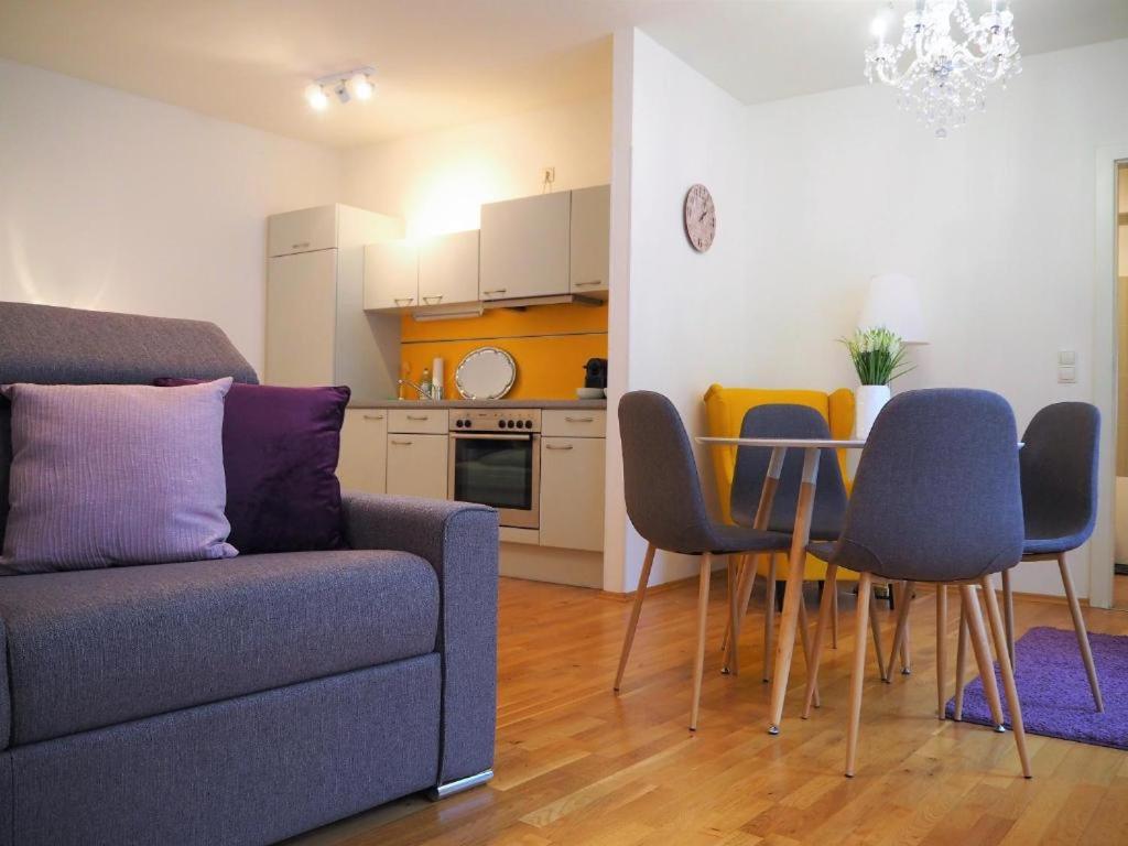 Apartment with Balcony - Photo 16