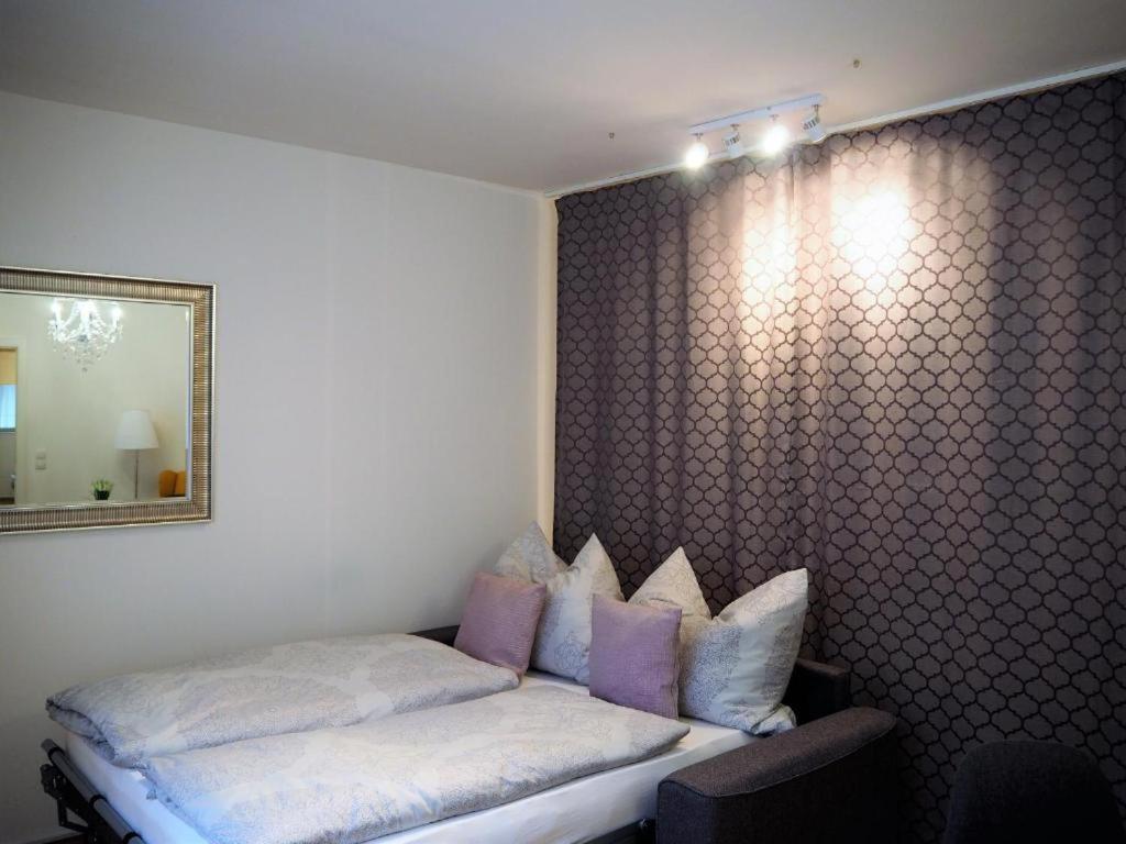 Apartment with Balcony - Photo 14