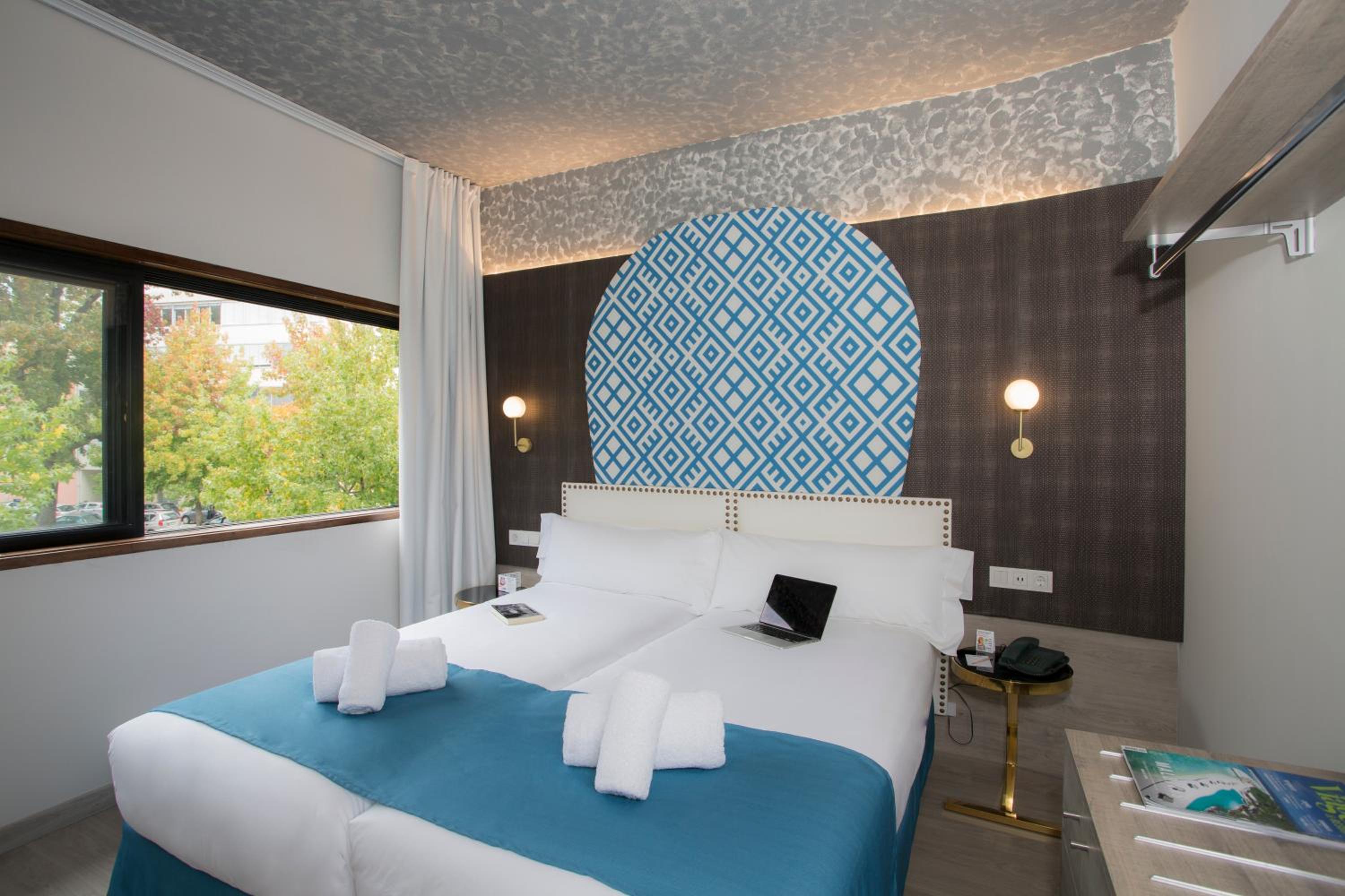 Twin Room - Photo 22