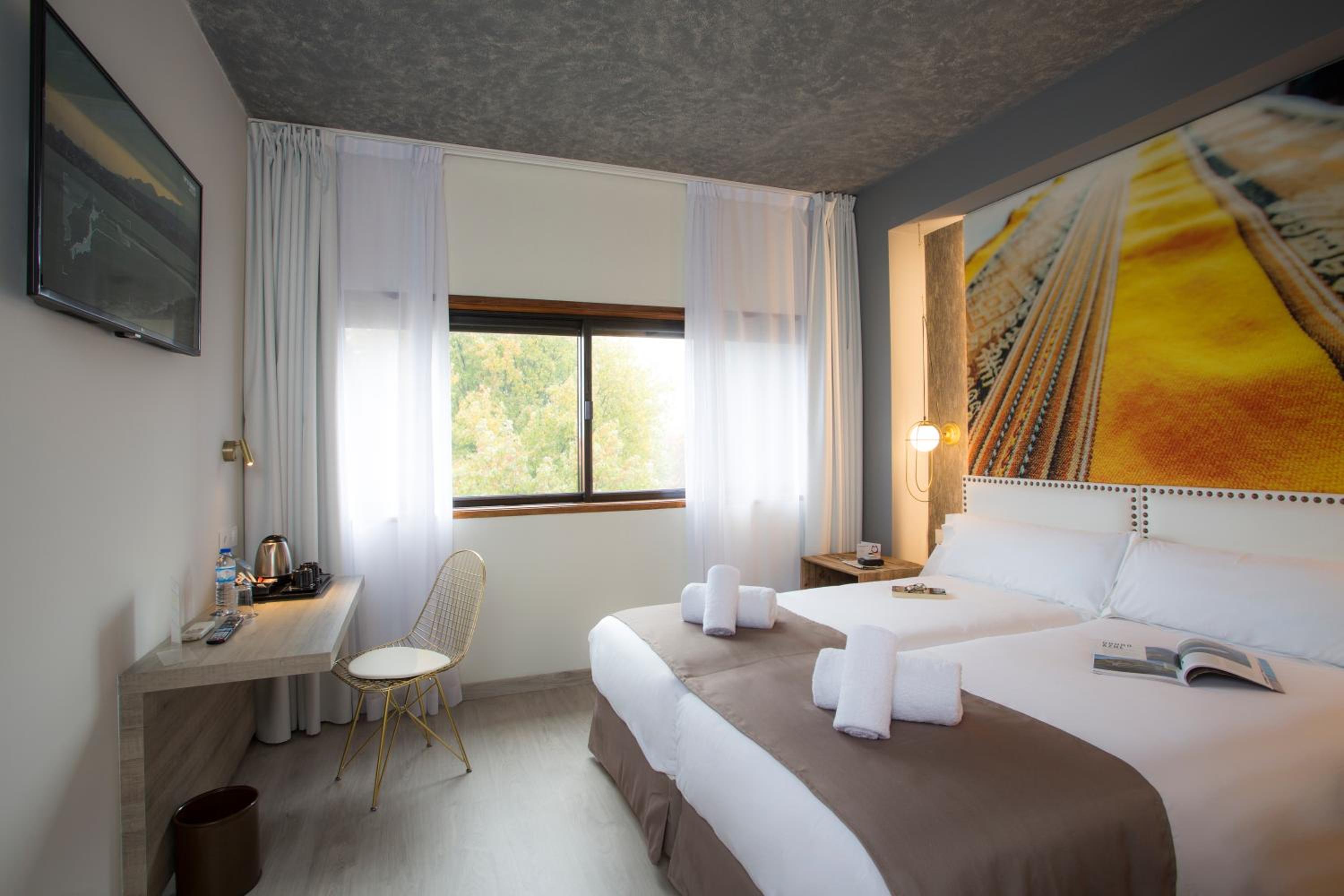 Twin Room - Photo 26