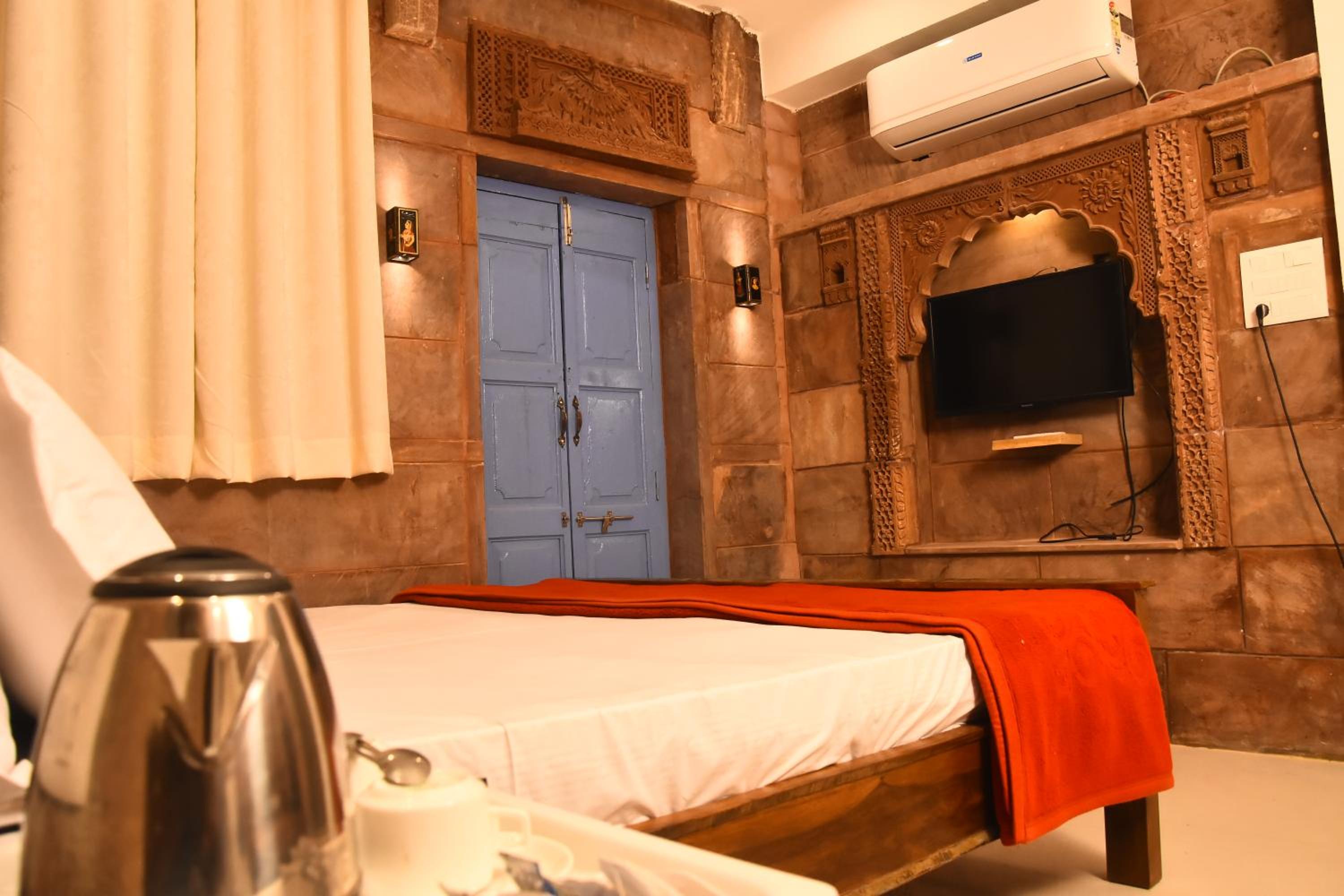 King Room with Balcony photo 2