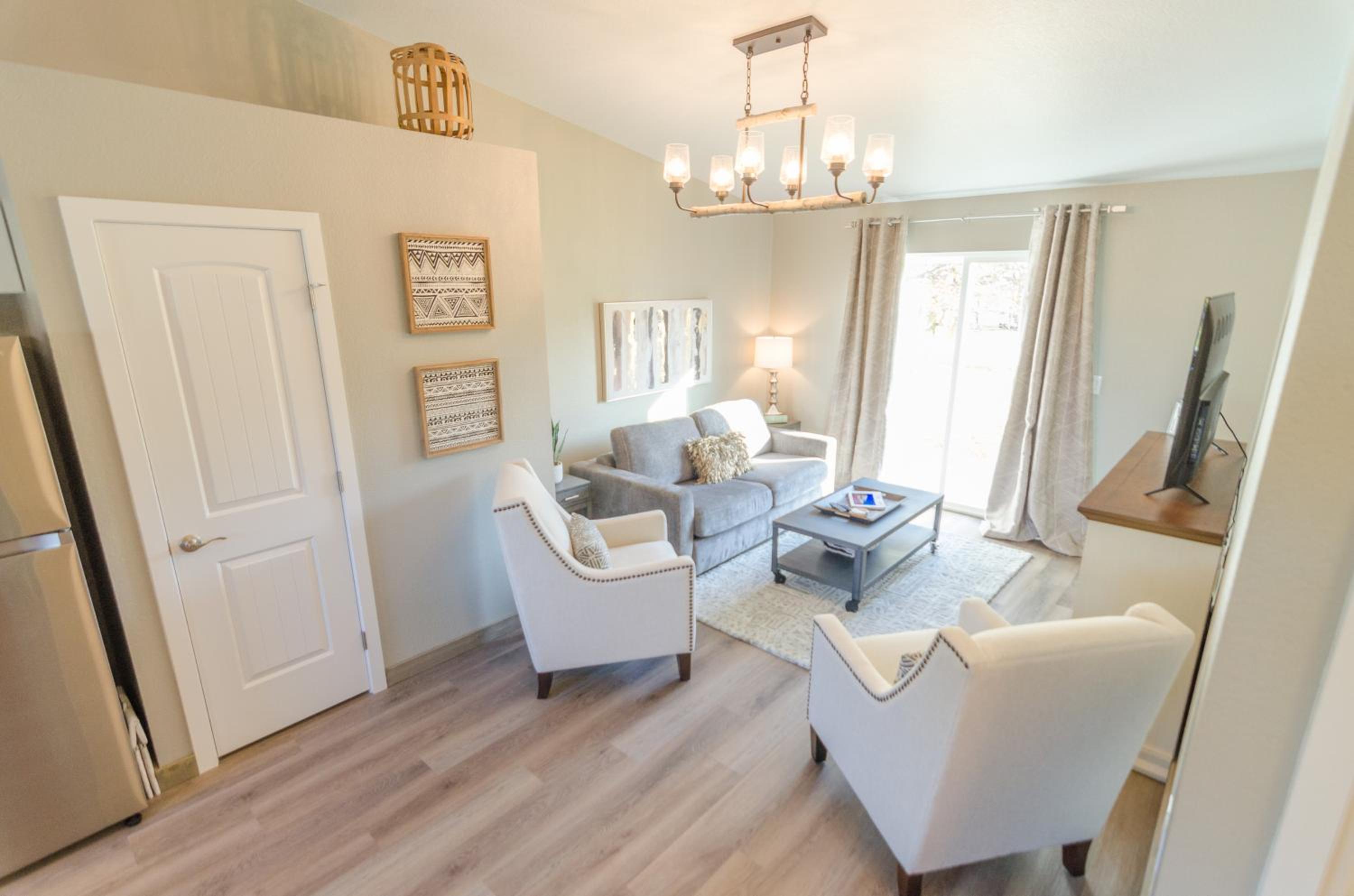 Deluxe Queen Suite