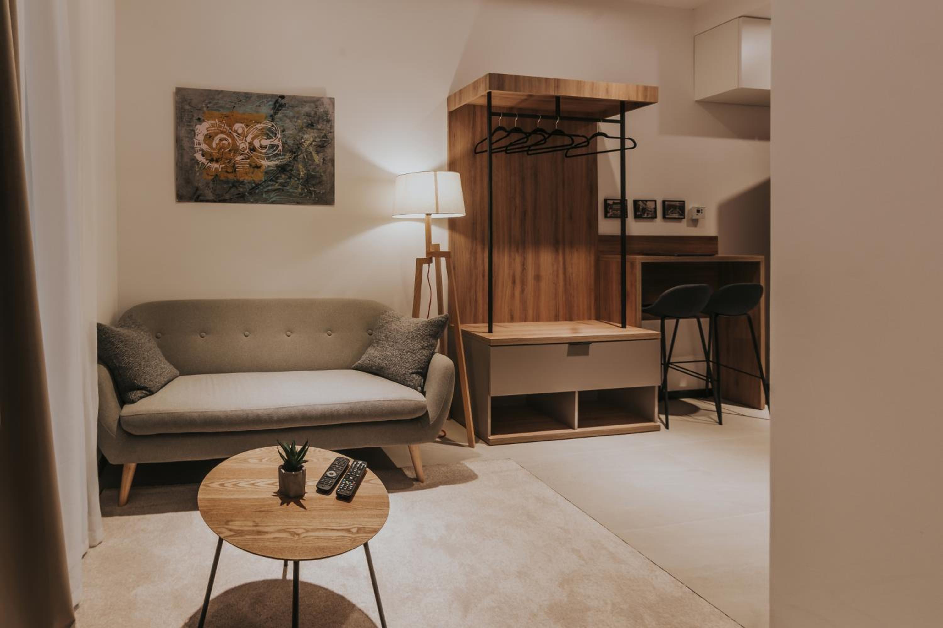Studio Apartment - Photo 8