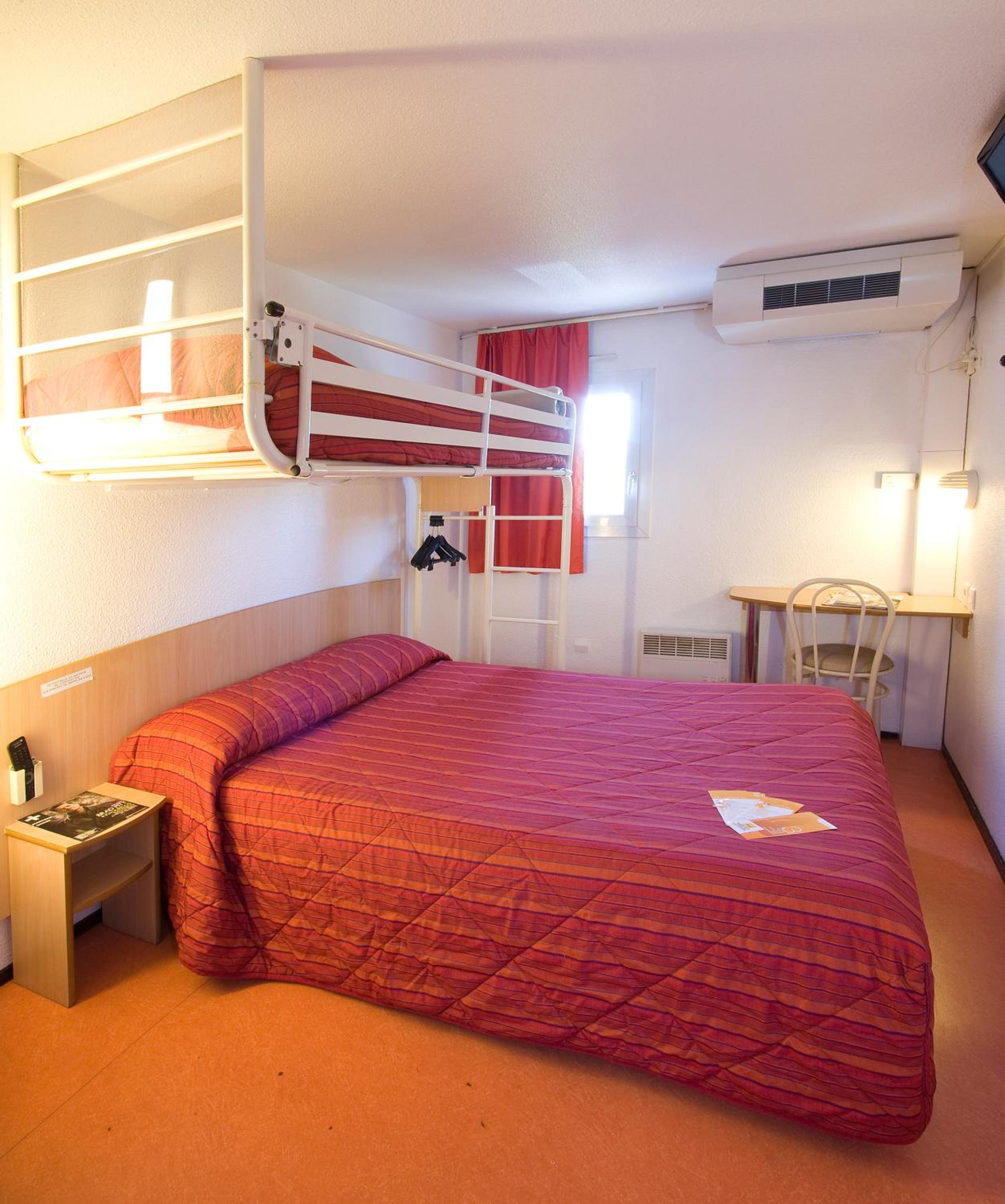 Triple Room (1 Double Bed + 1 Single Bed)