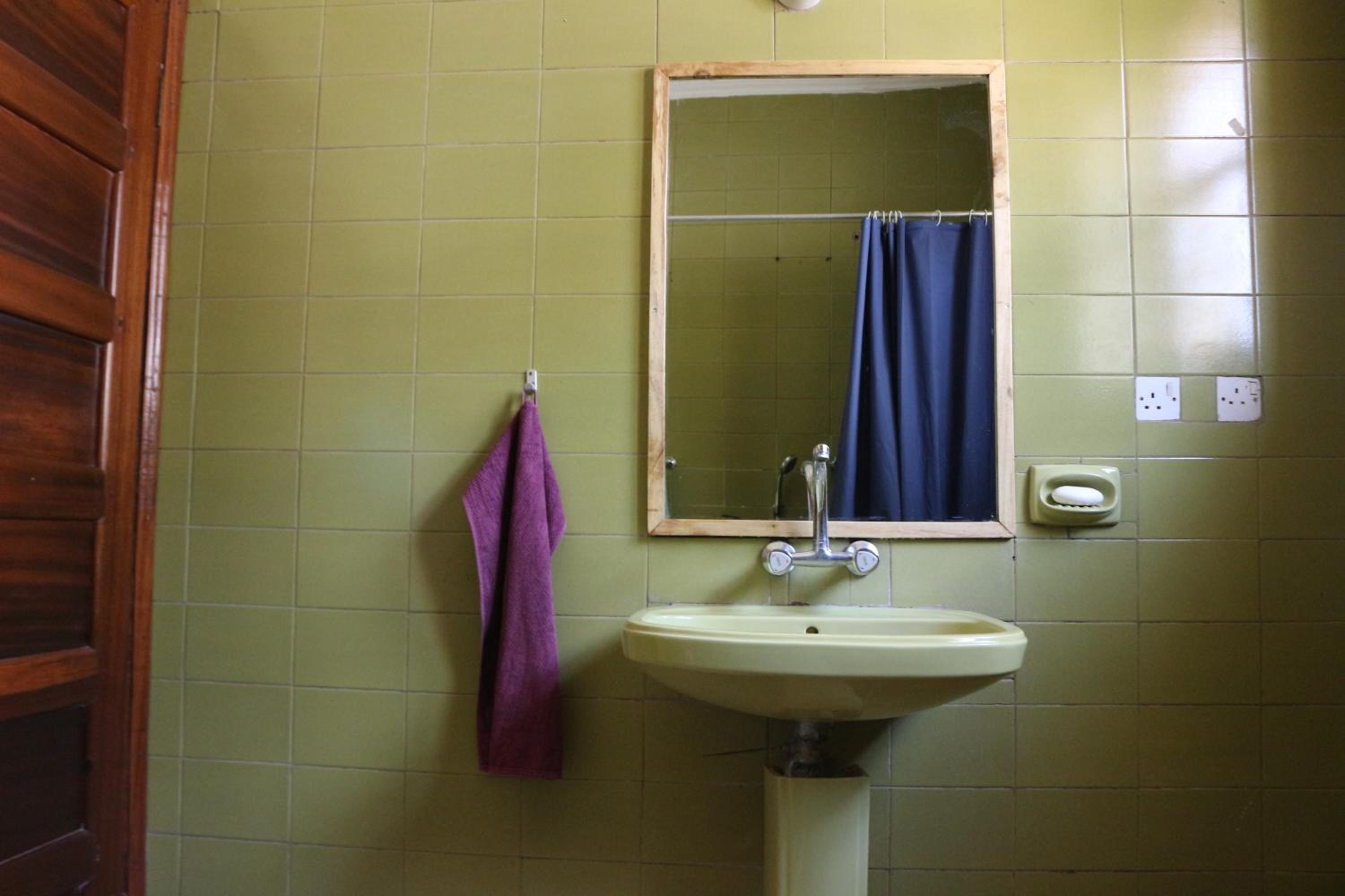 Family Room with Private Bathroom photo 2