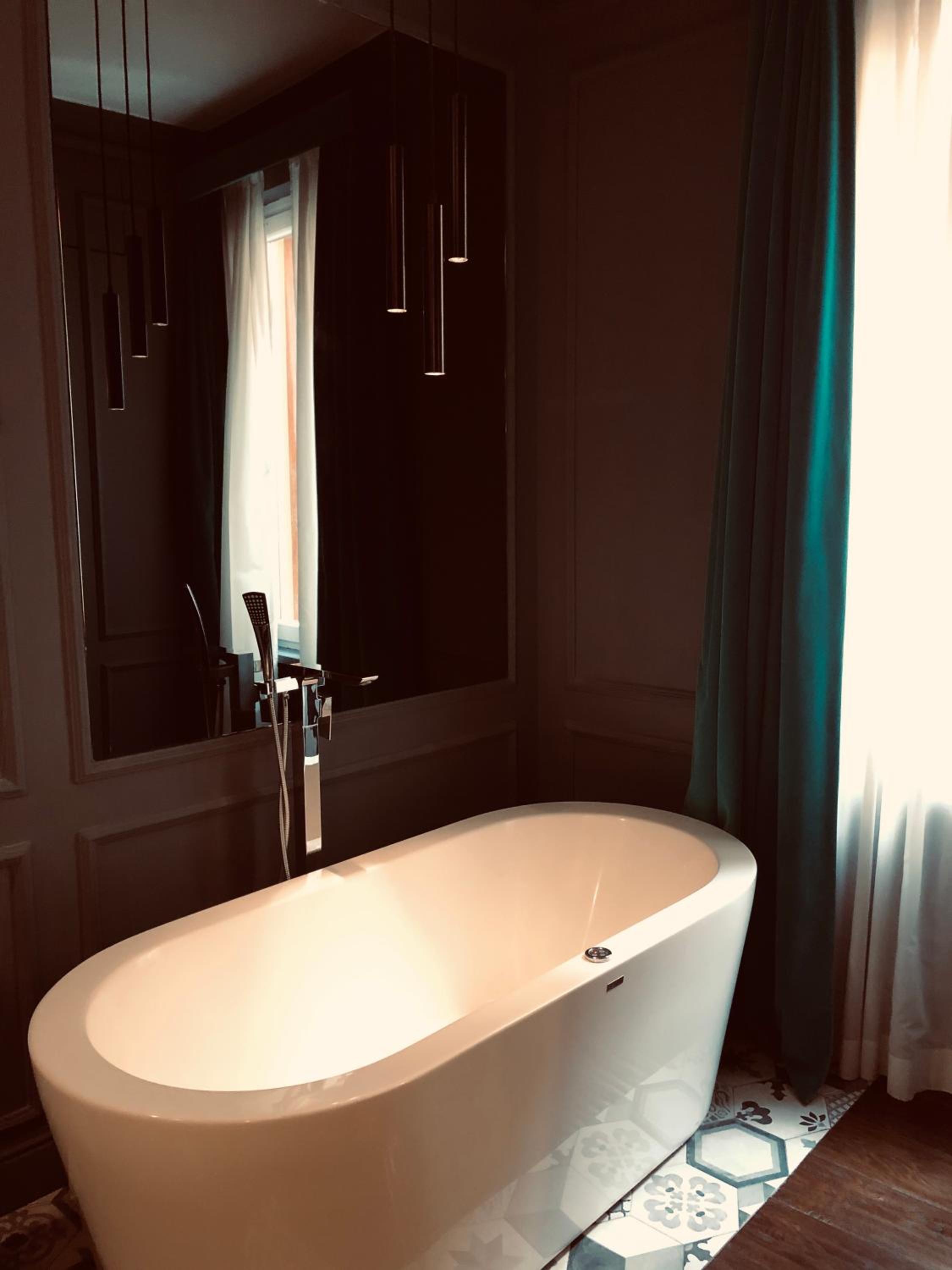 Deluxe Double Room with Spa Bath photo 3