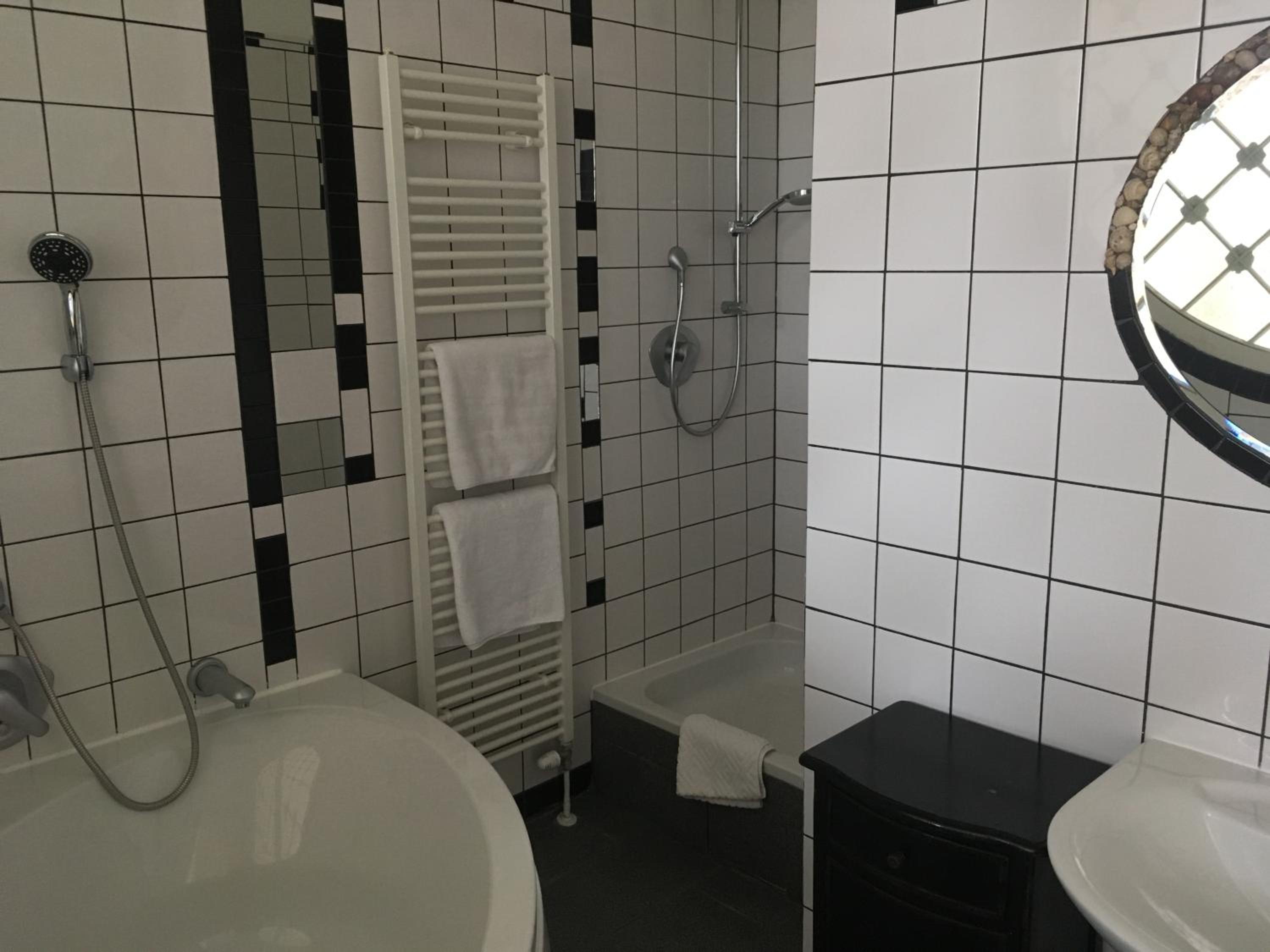 Deluxe Double Room with Bath photo 1