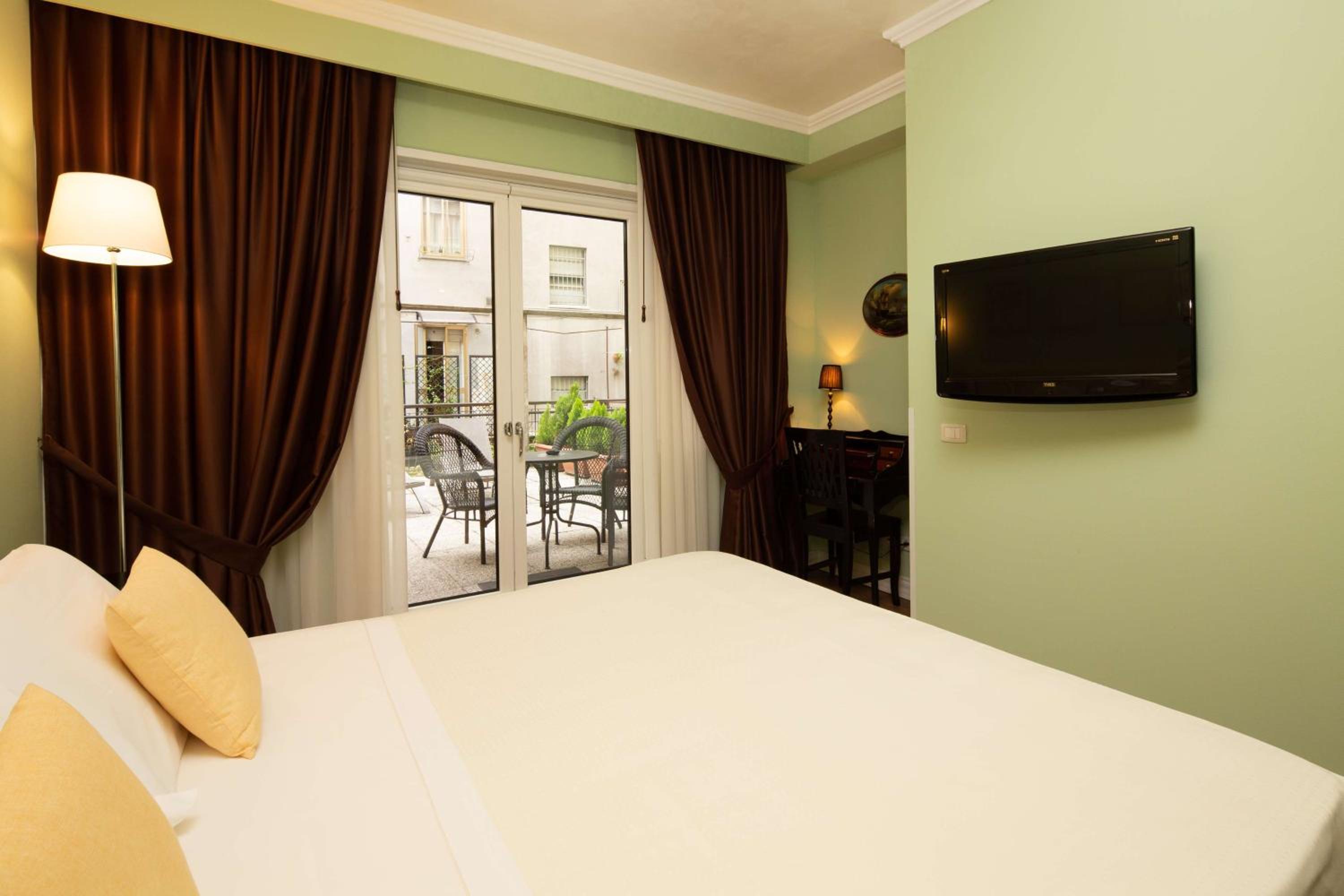 Comfort King Room with Terrace - Photo 4
