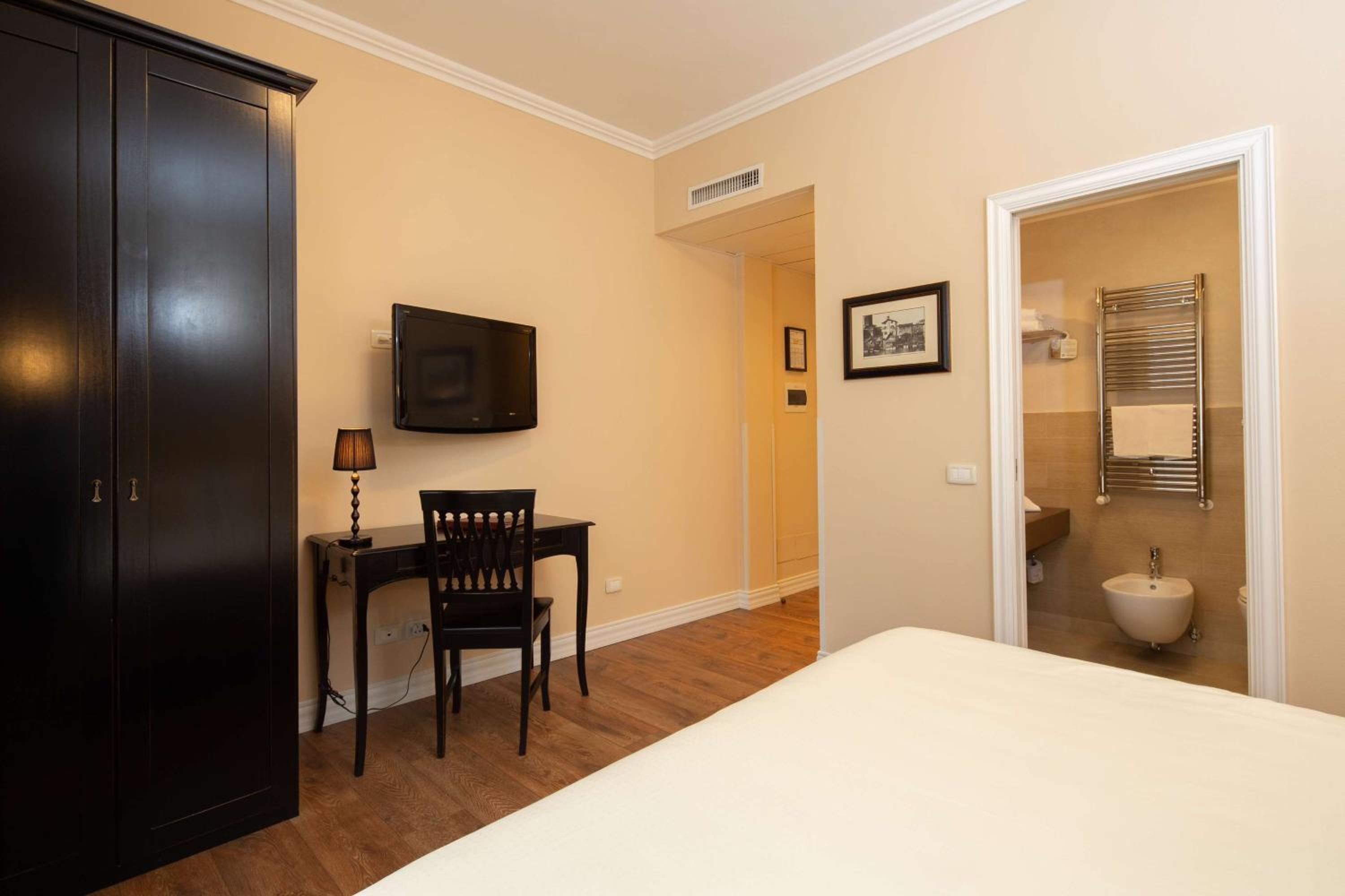 Classic Double Room - Photo 5