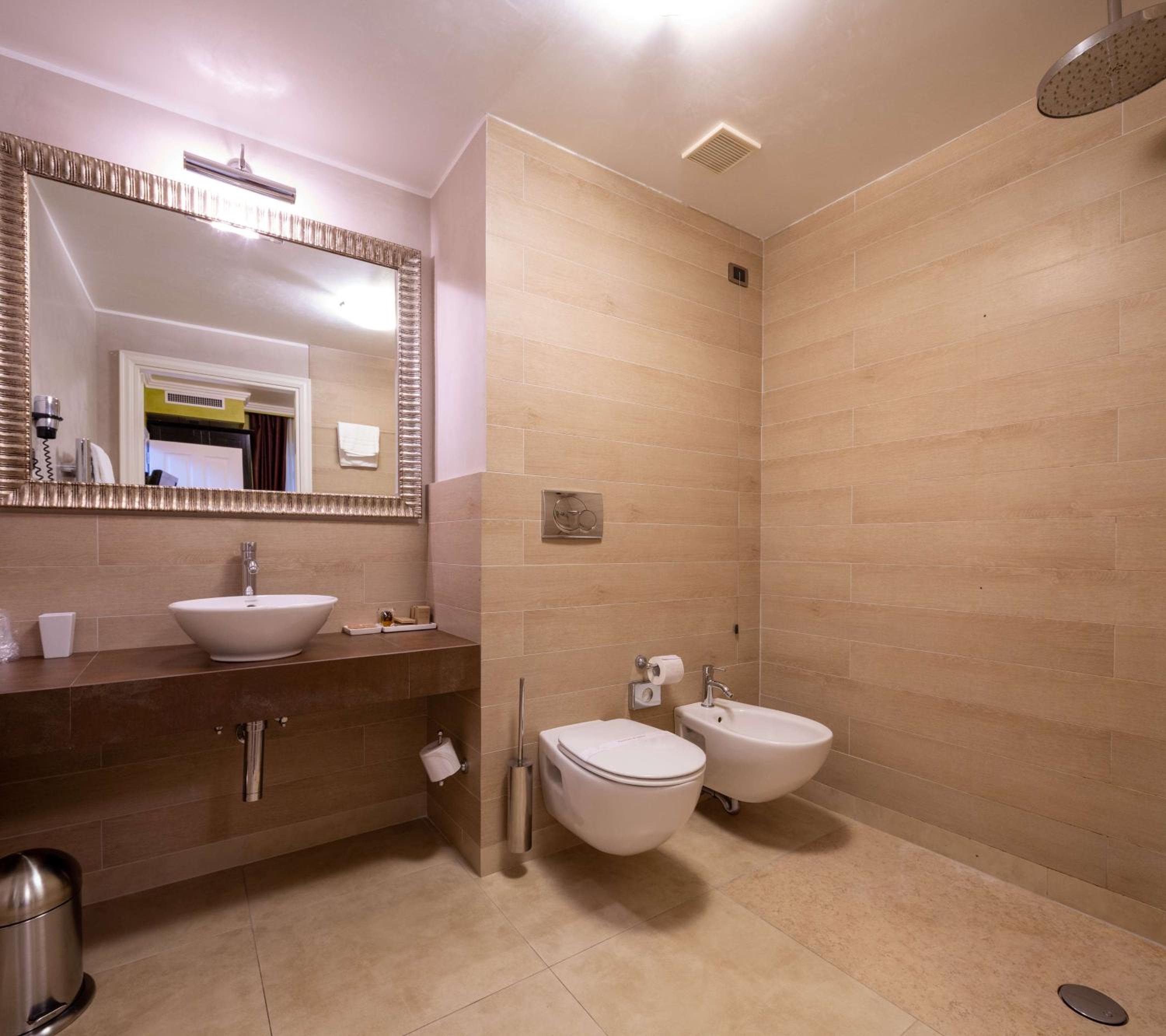 Junior Suite with Jacuzzi - Photo 15