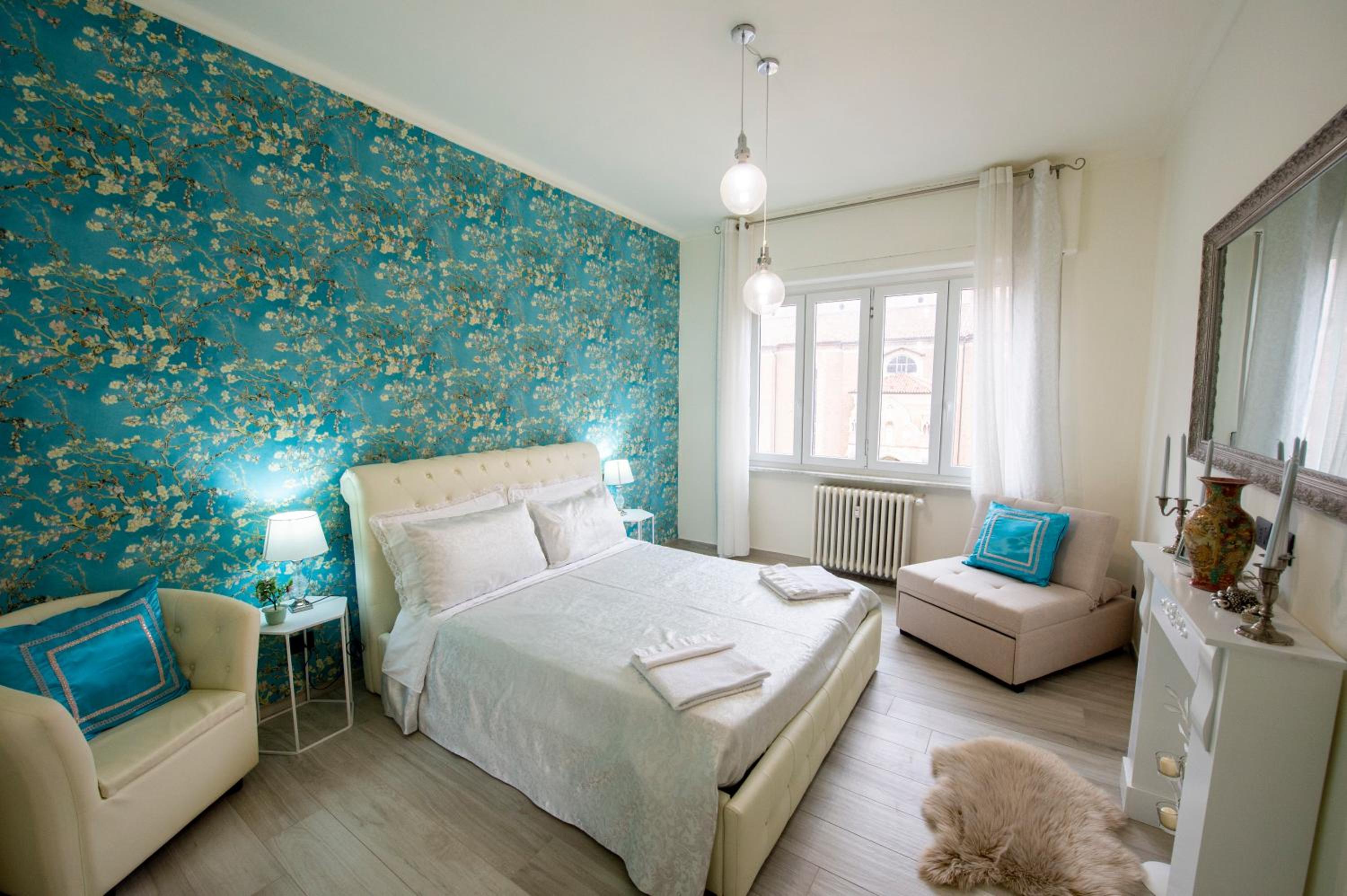 One-Bedroom Apartment - Photo 1