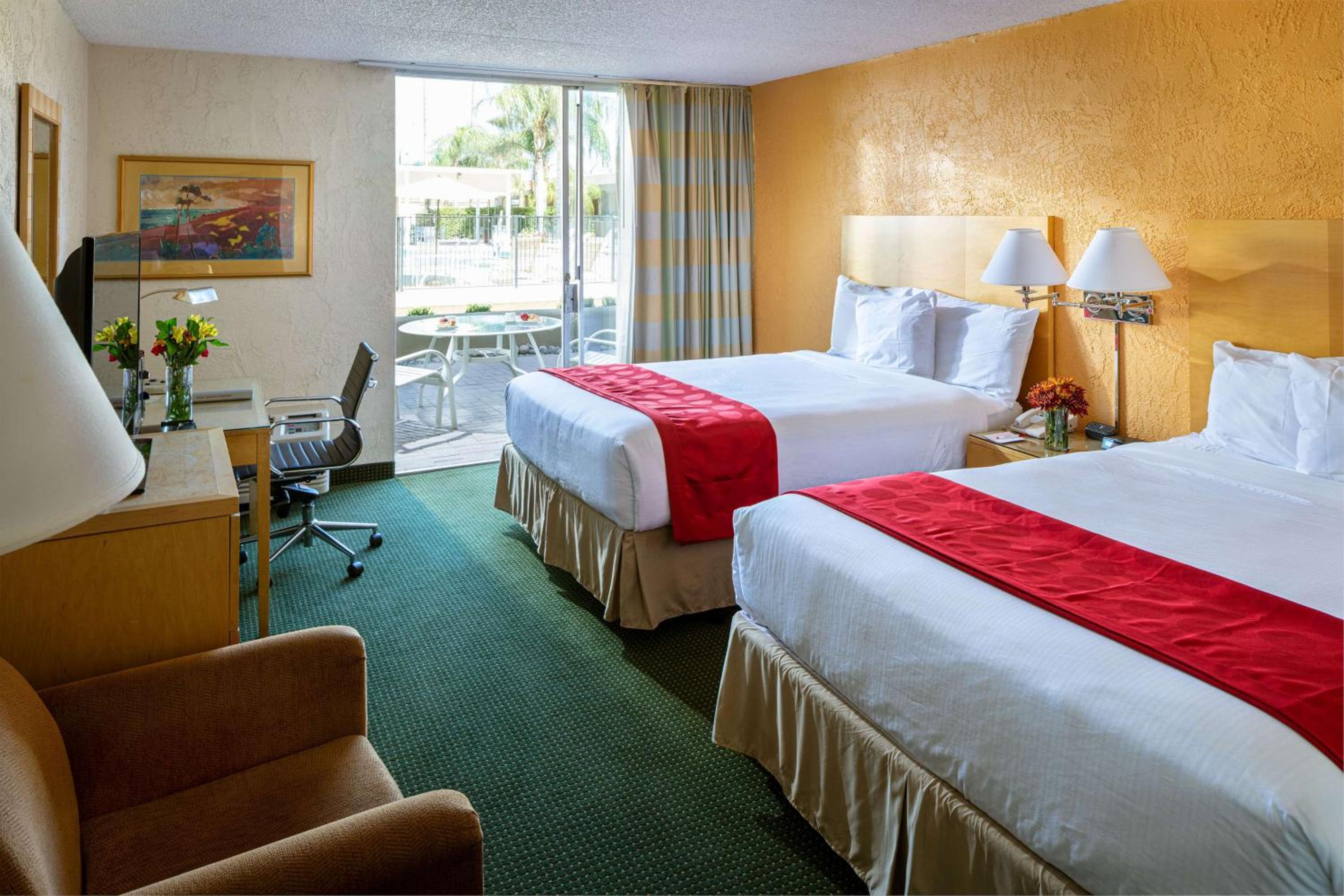 Deluxe Queen Room with Two Queen Beds - Non-Smoking photo 2