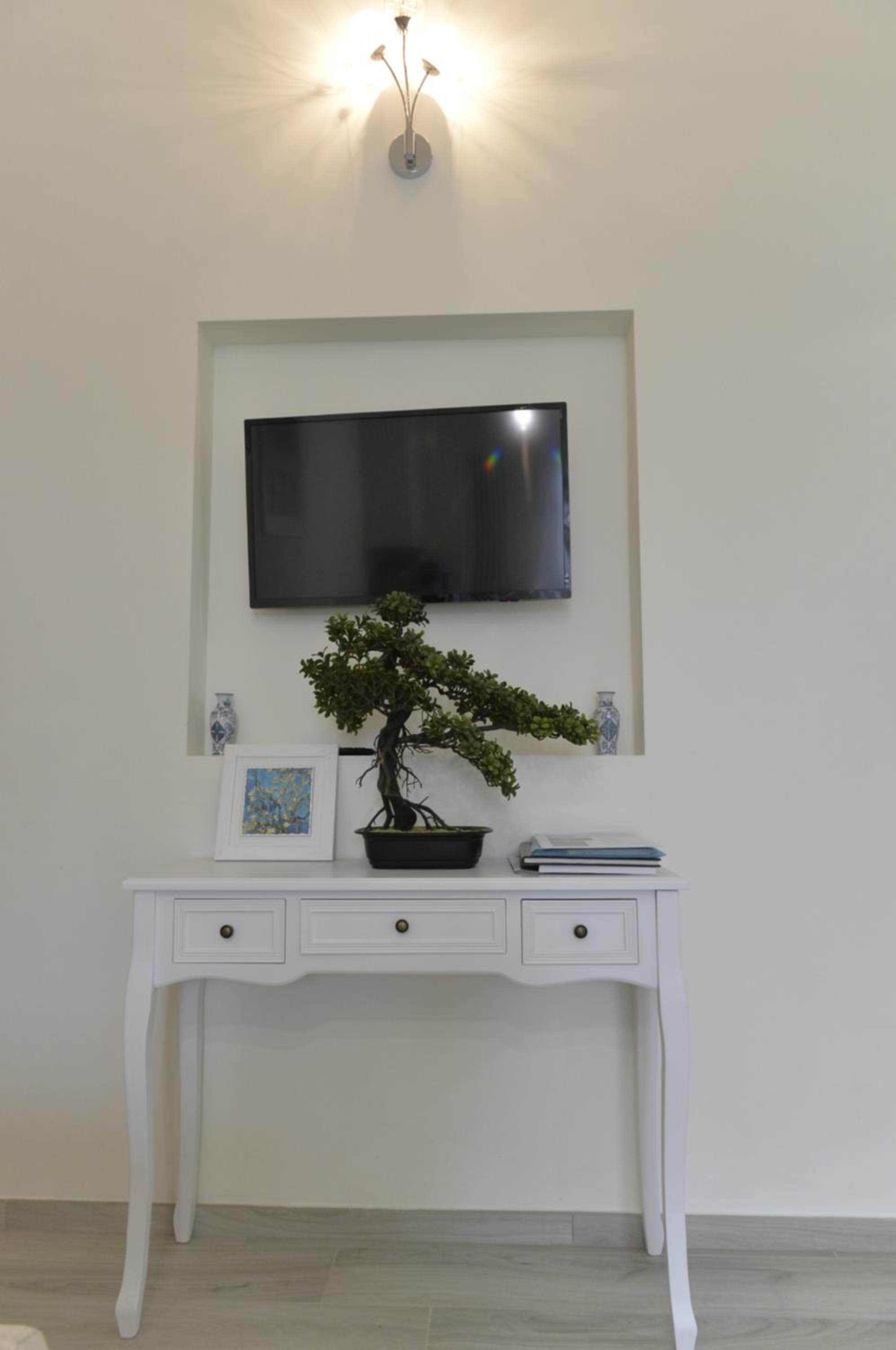 One-Bedroom Apartment - Photo 32