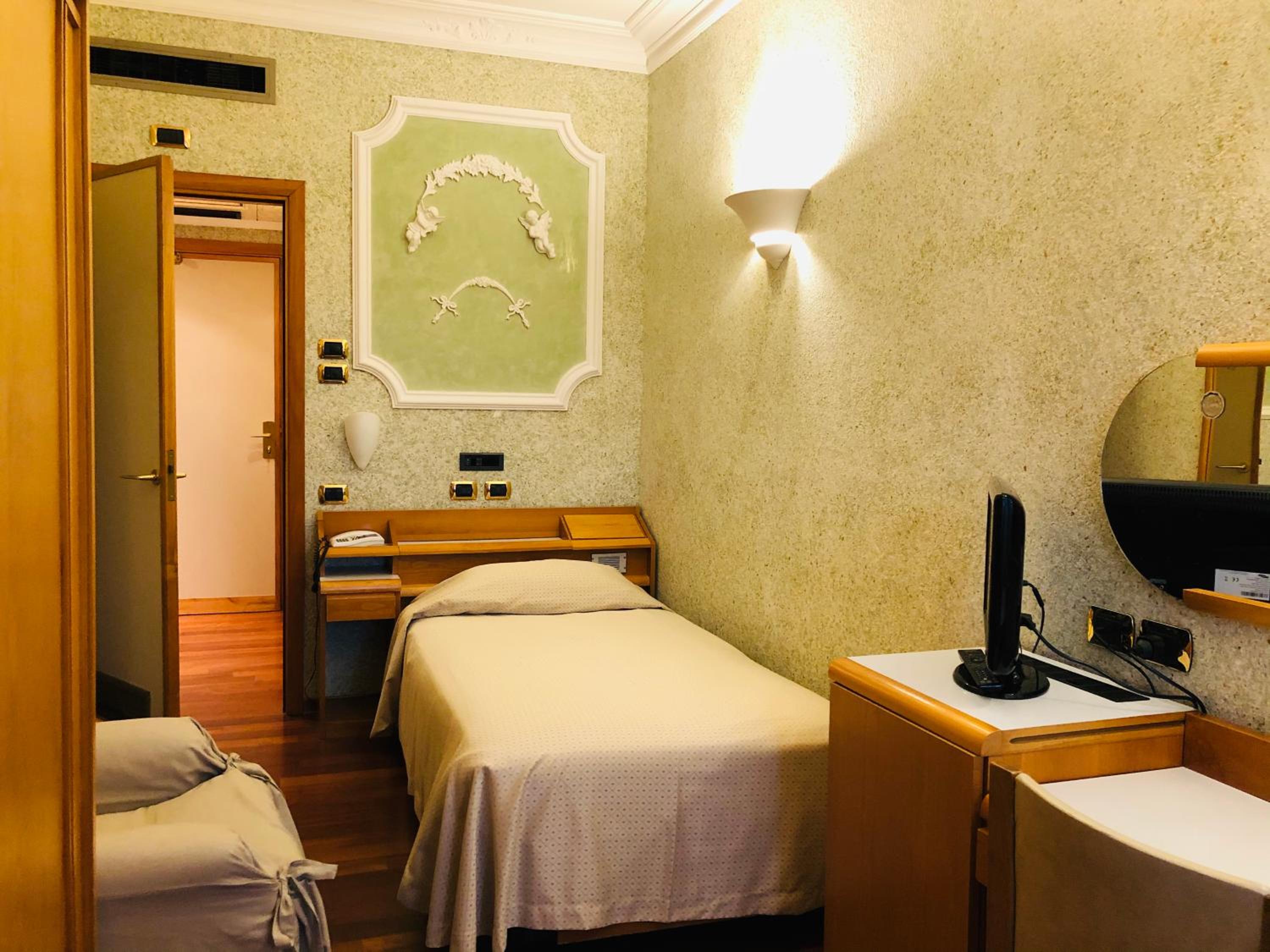 Single Room with Spa Access