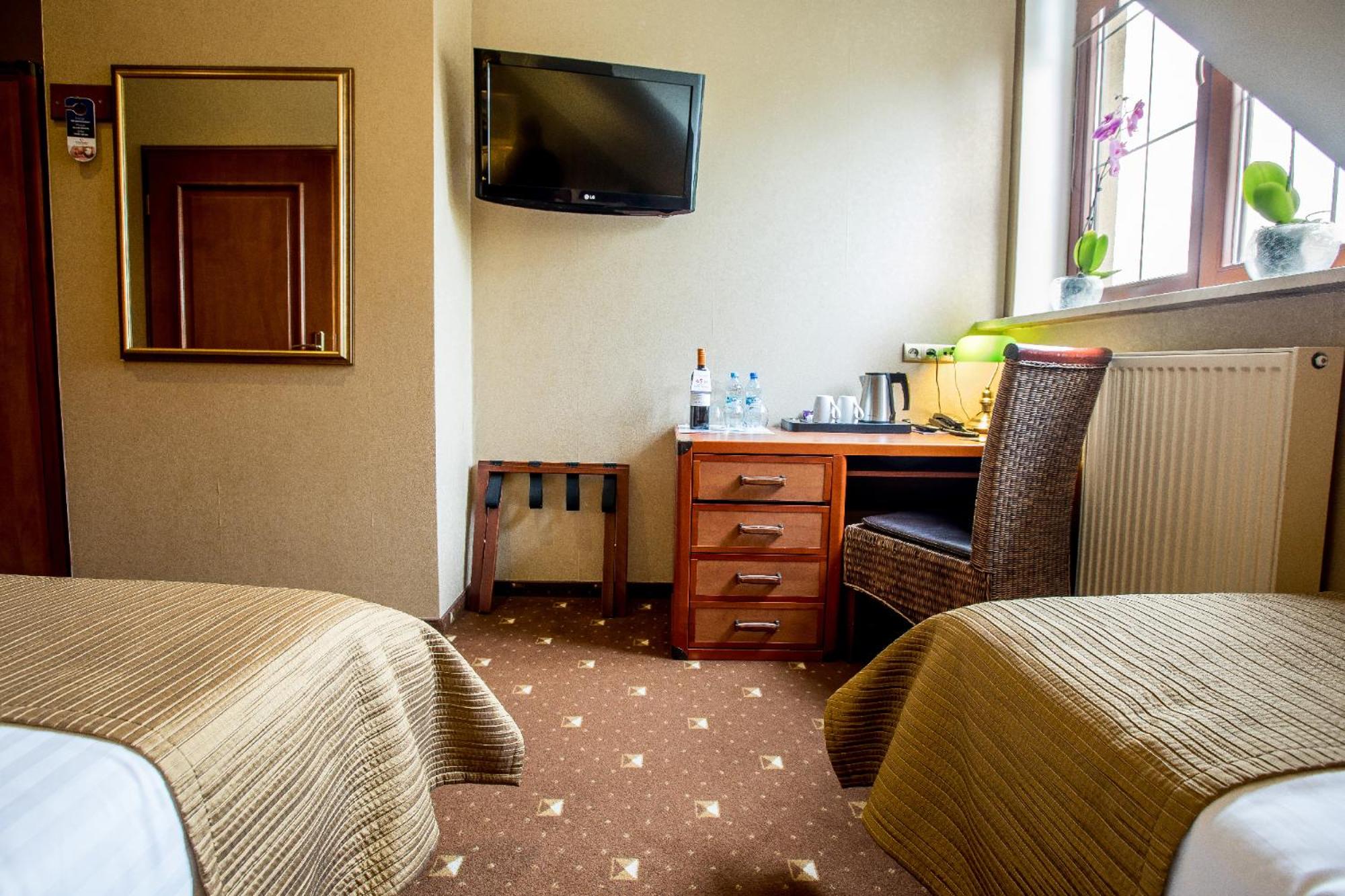 Standard Twin Room - Photo 5