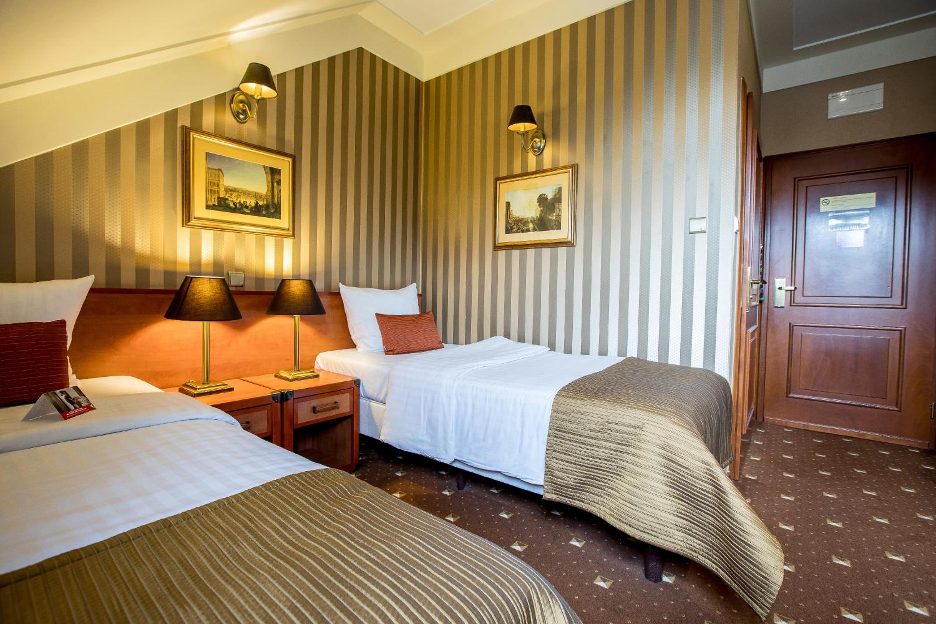 Standard Twin Room - Photo 6