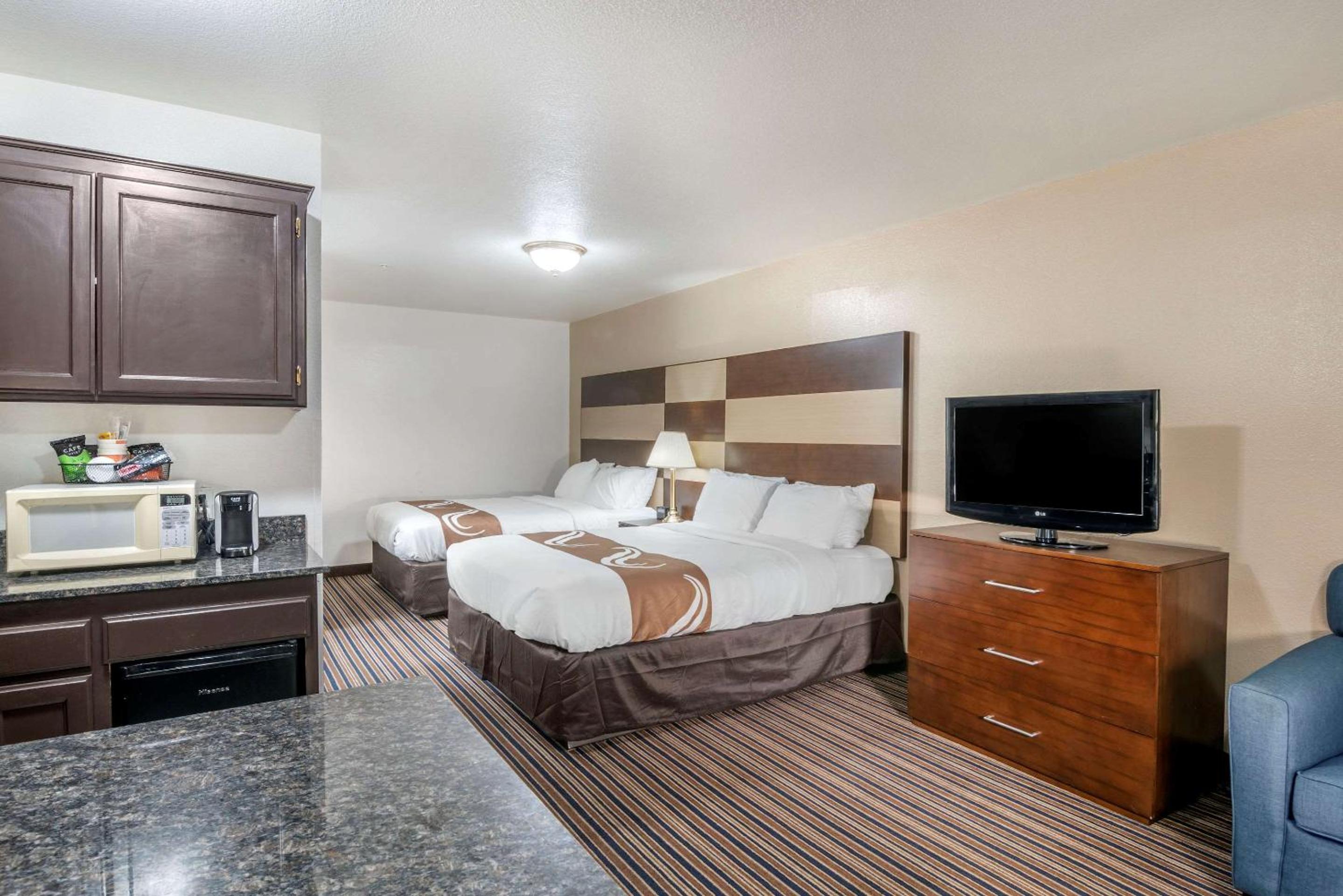 Queen Room with Two Queen Beds - Non-Smoking/Pet Friendly - Photo 1