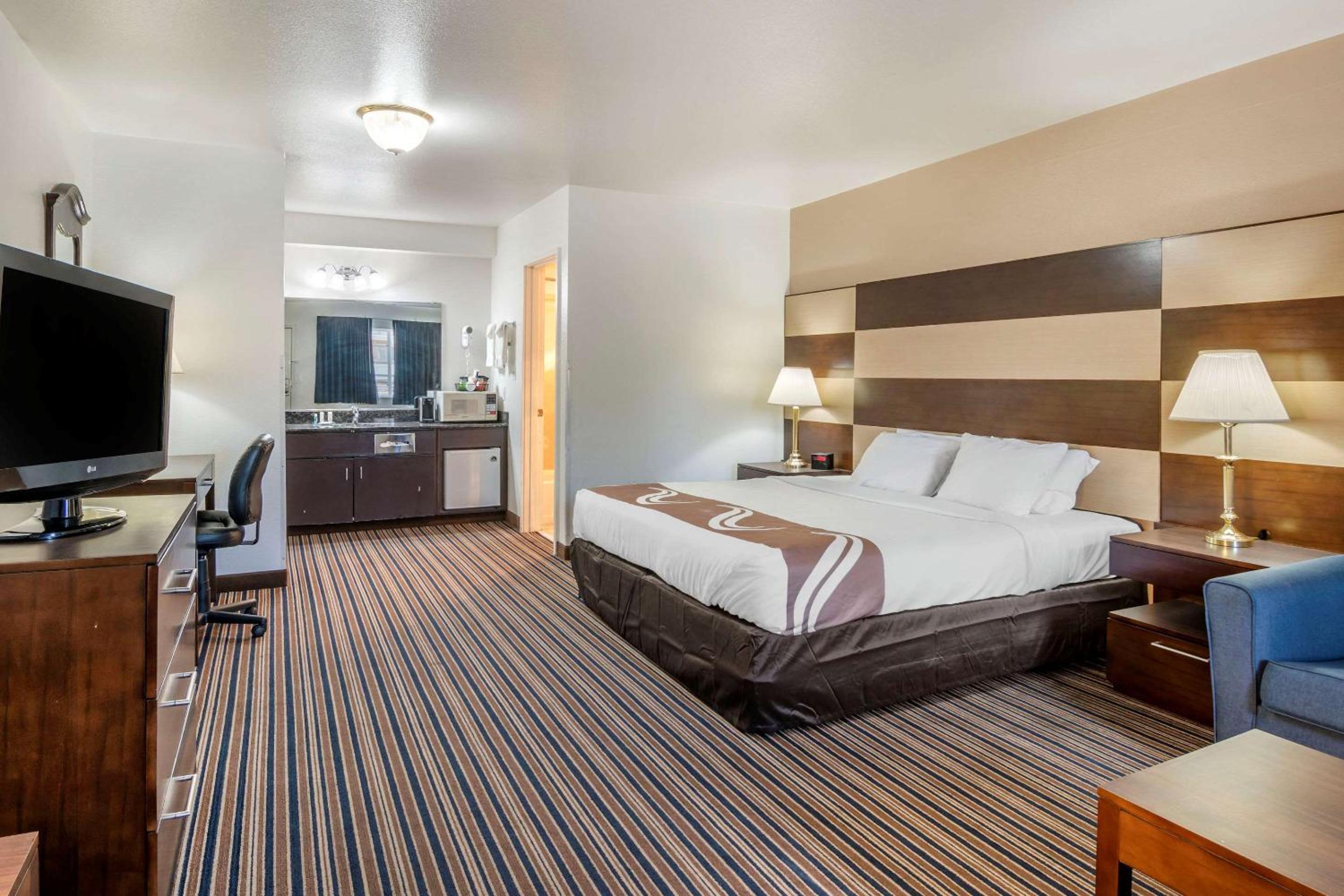 Superior King Room with Sofa Bed - Non-Smoking - Photo 6