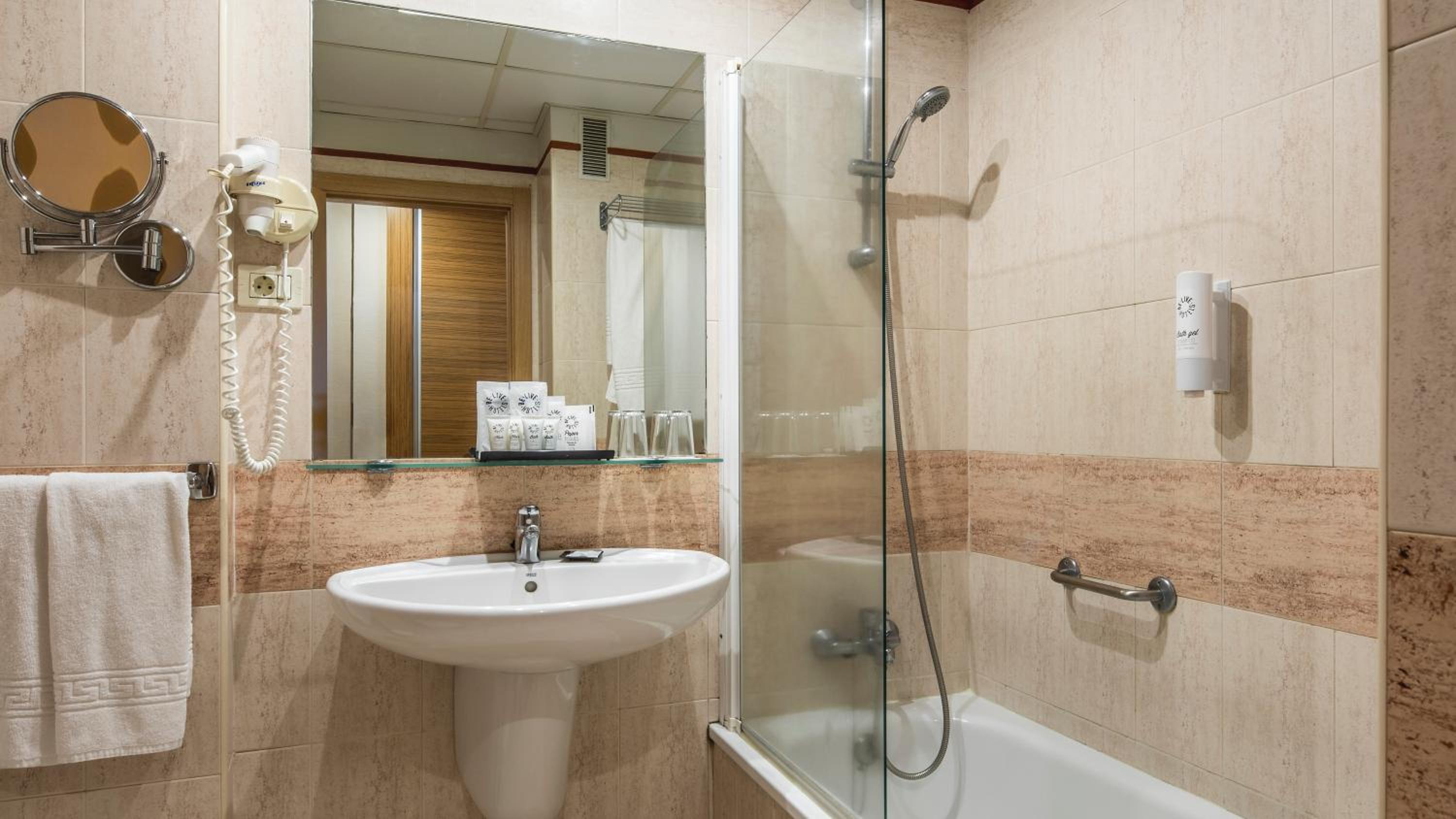 Superior Double Room with Sea View - Adults Only thumbnail 6