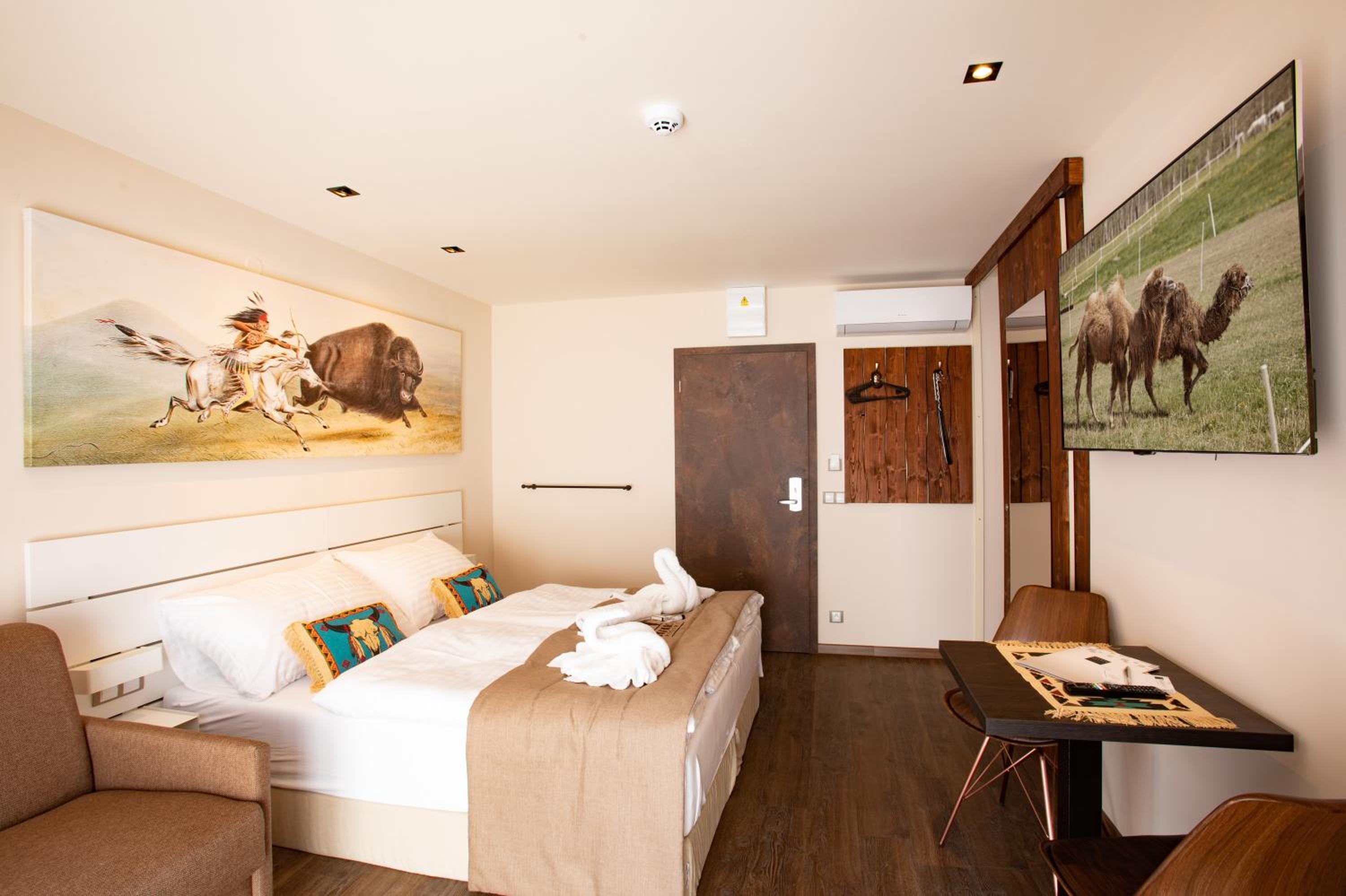 Double Room - Photo 7