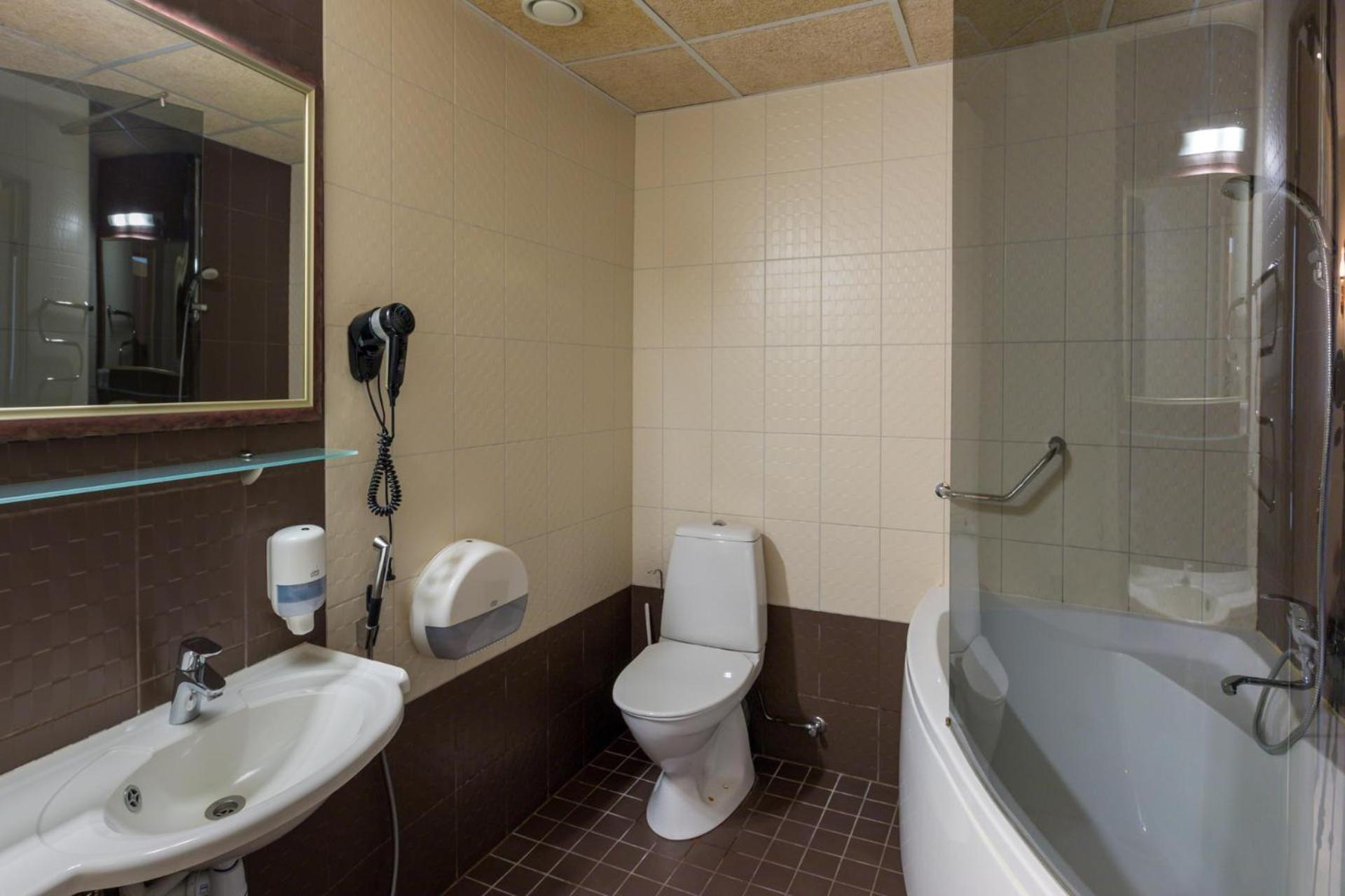 Standard Suite - Photo 15