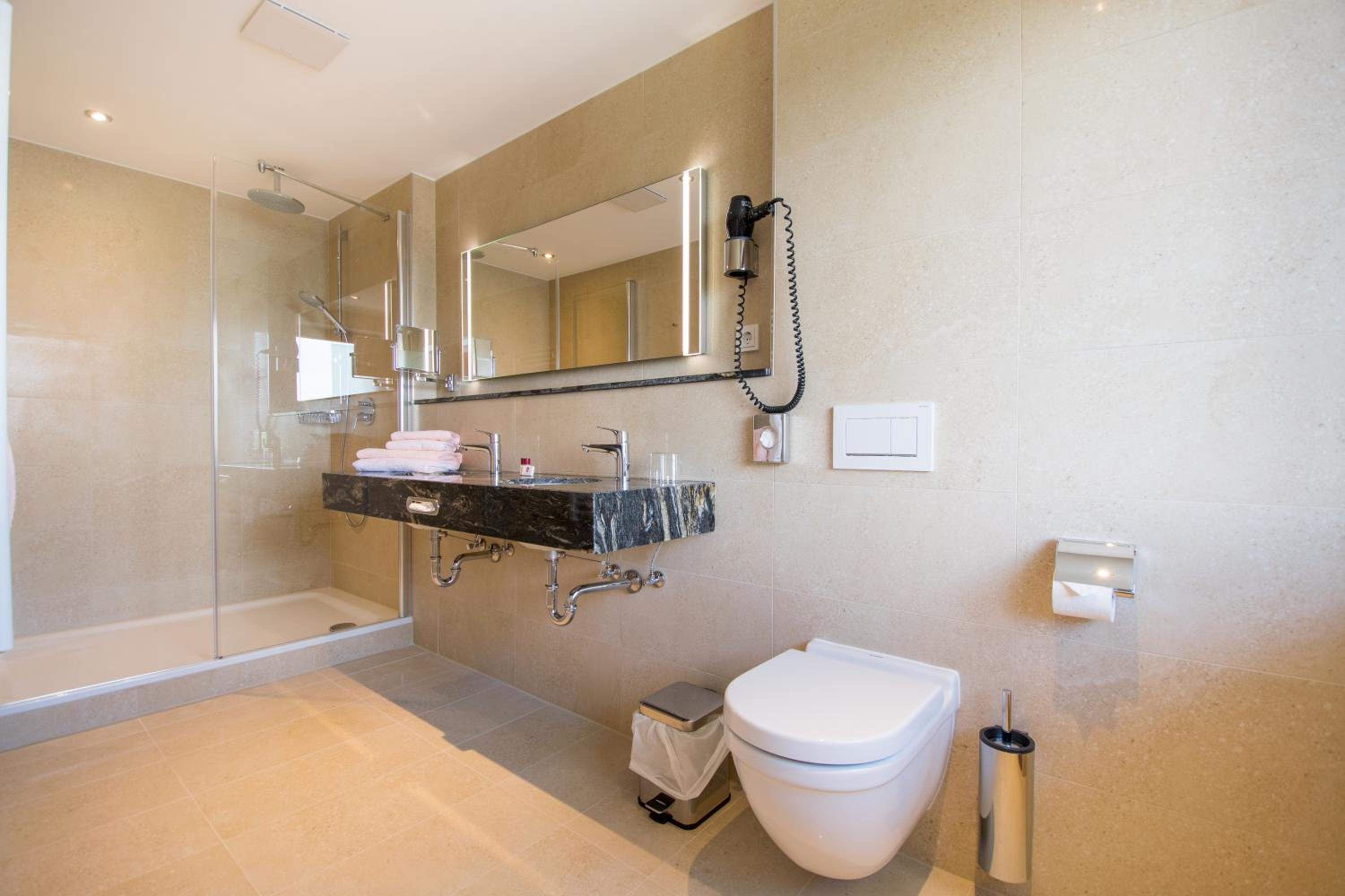 Double Room - Photo 8