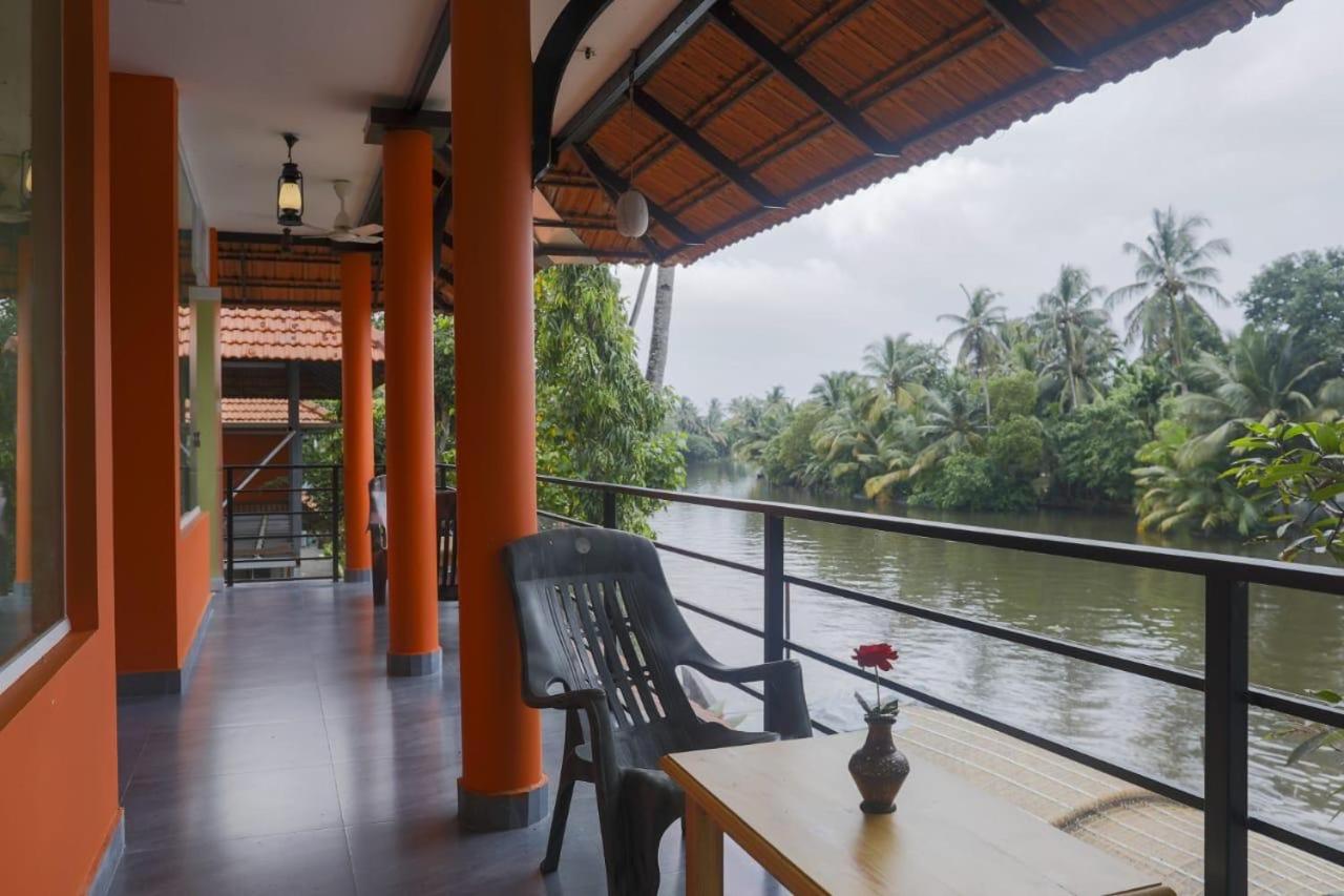 King Room with Lake View photo 2