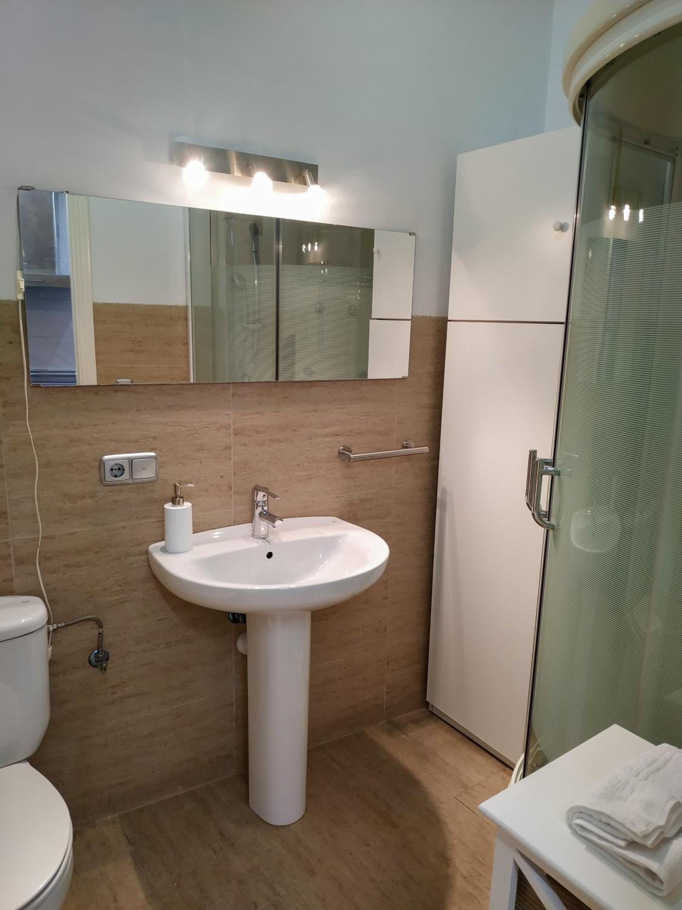 One-Bedroom Apartment - Photo 8