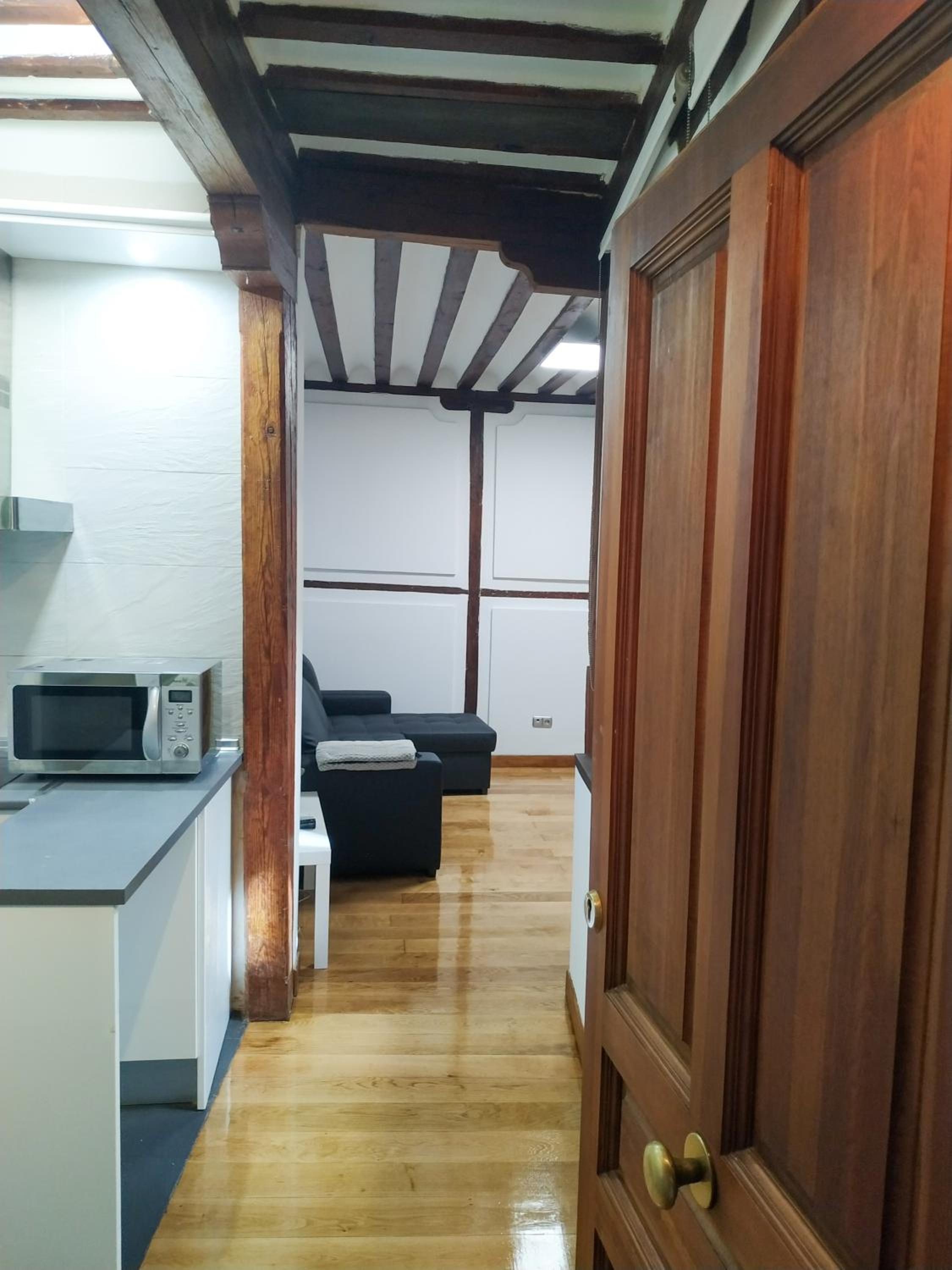 One-Bedroom Apartment - Photo 7