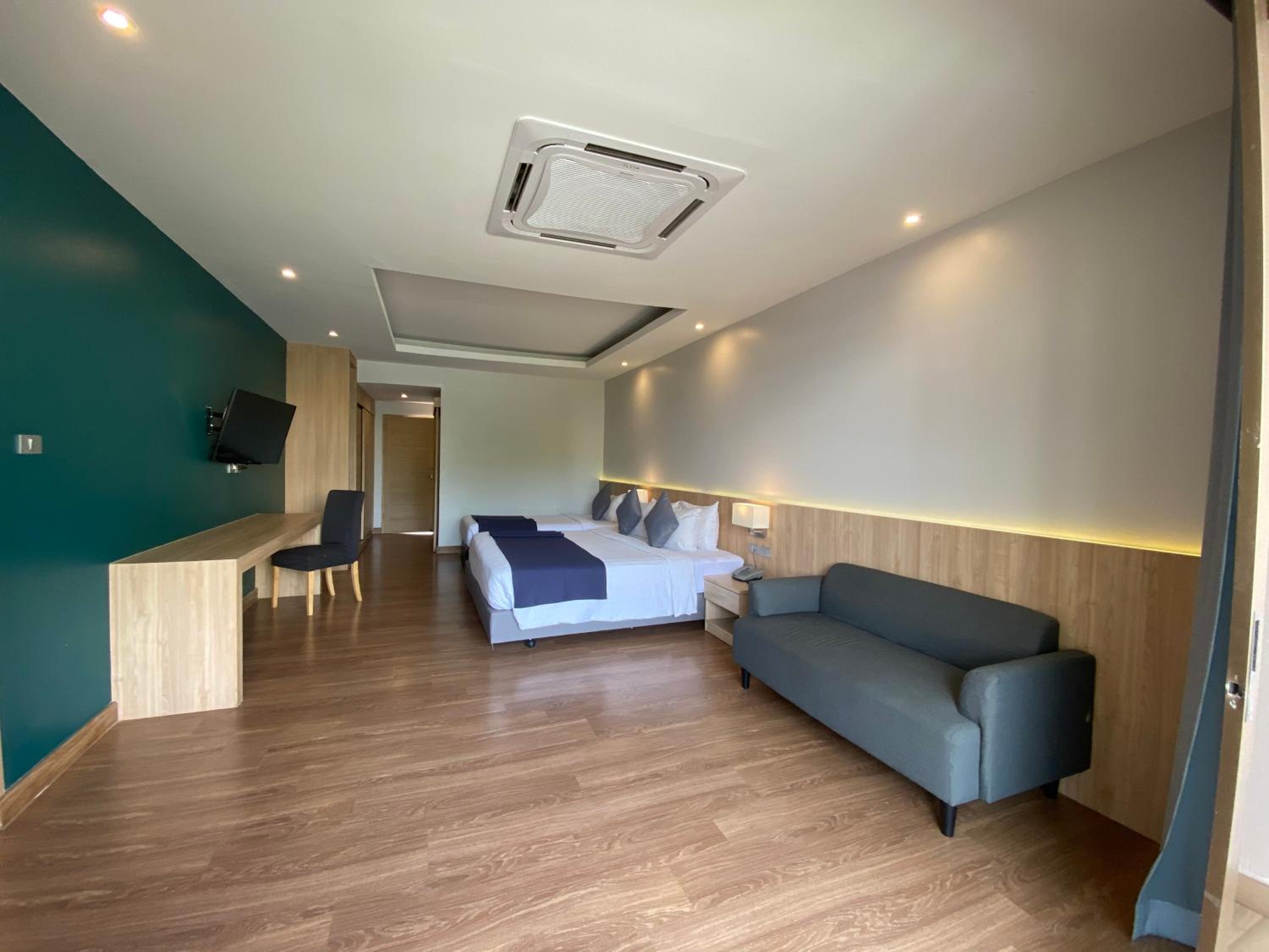 Grand Superior Family Room