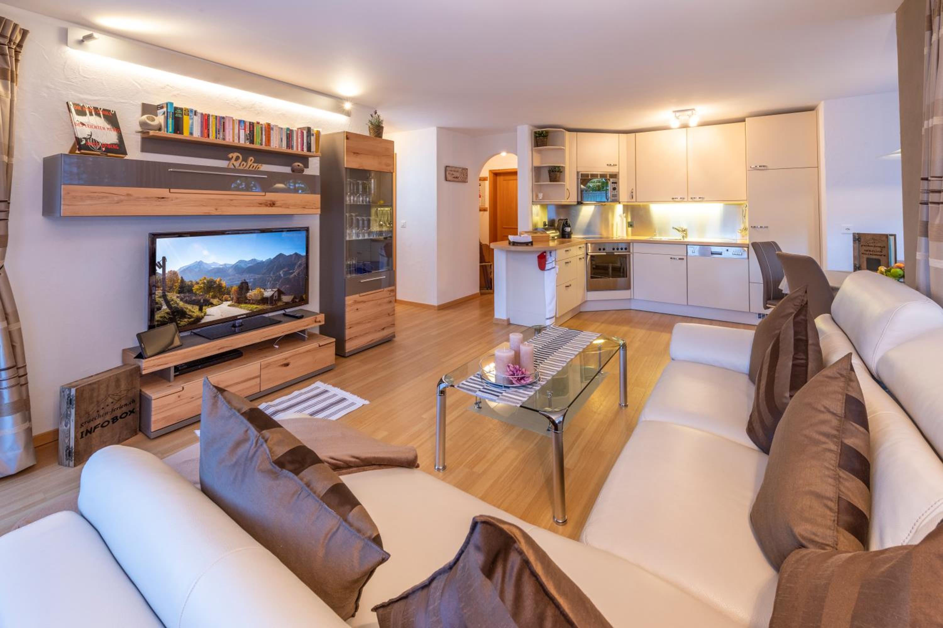 Three-Bedroom Apartment With Balcony photo 3