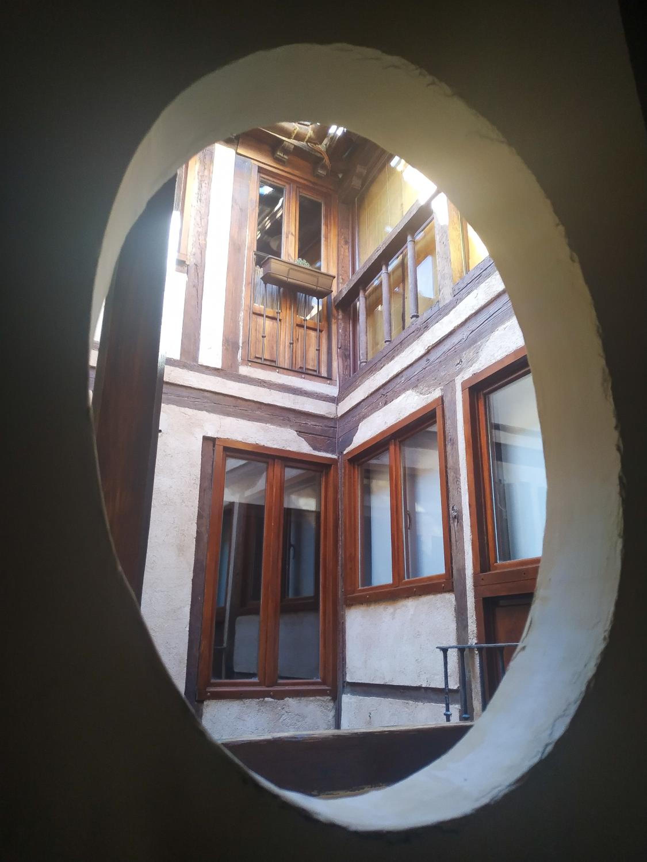 One-Bedroom Apartment - Photo 2