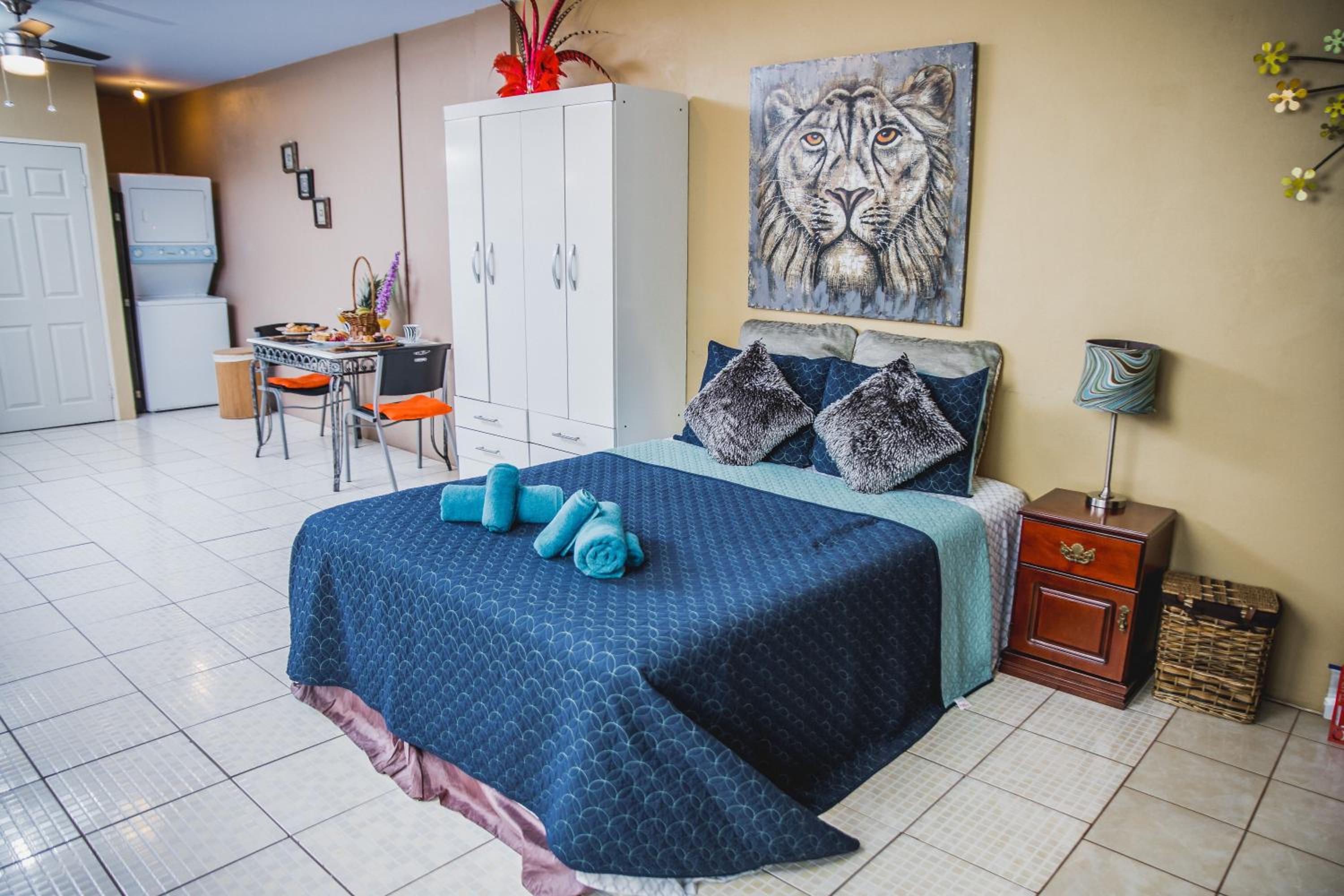 Deluxe Double Room (2 Adults + 1 Child) photo 2