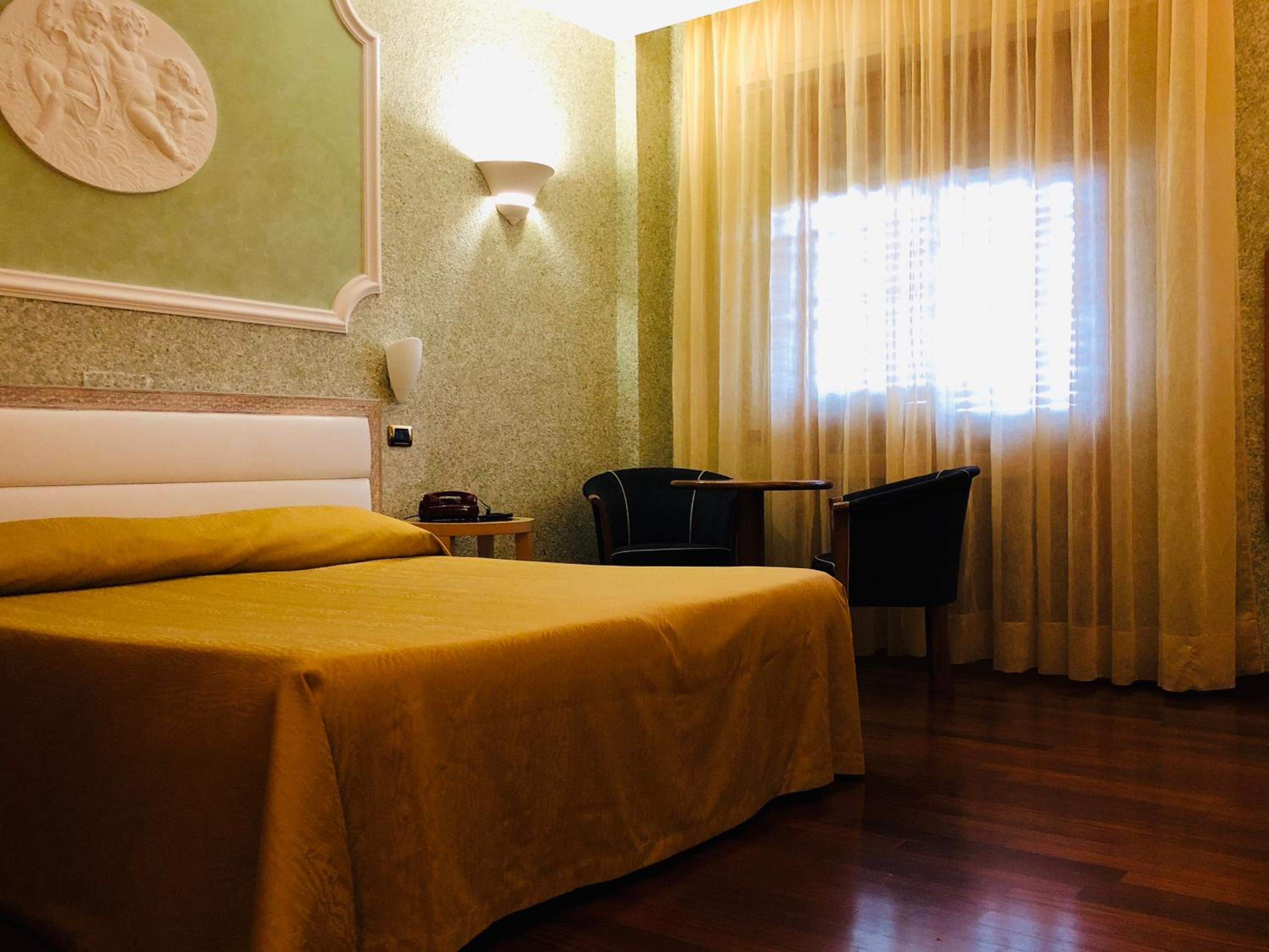 Double or Twin Room photo 3