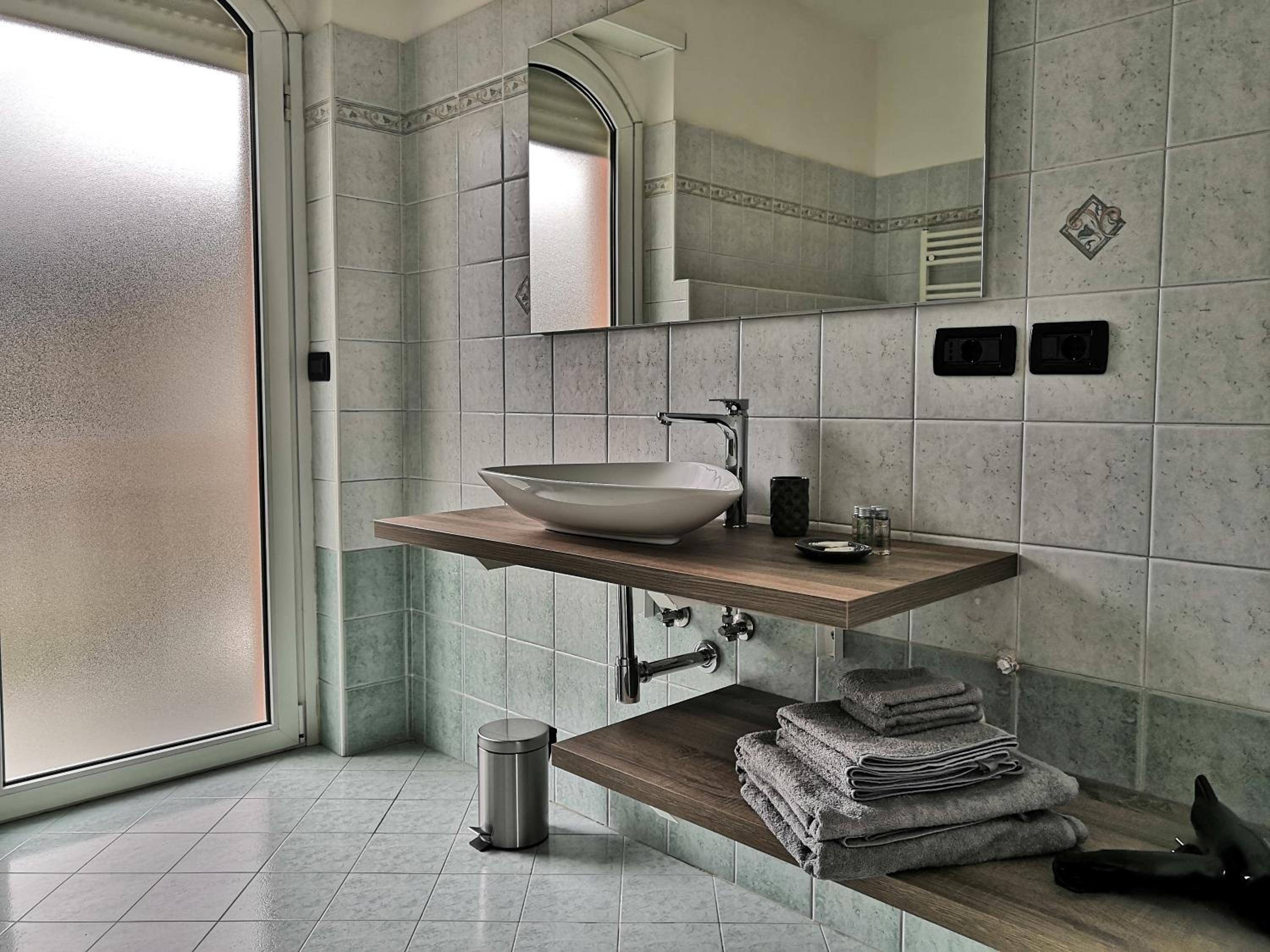 Two-Bedroom Apartment - Photo 16